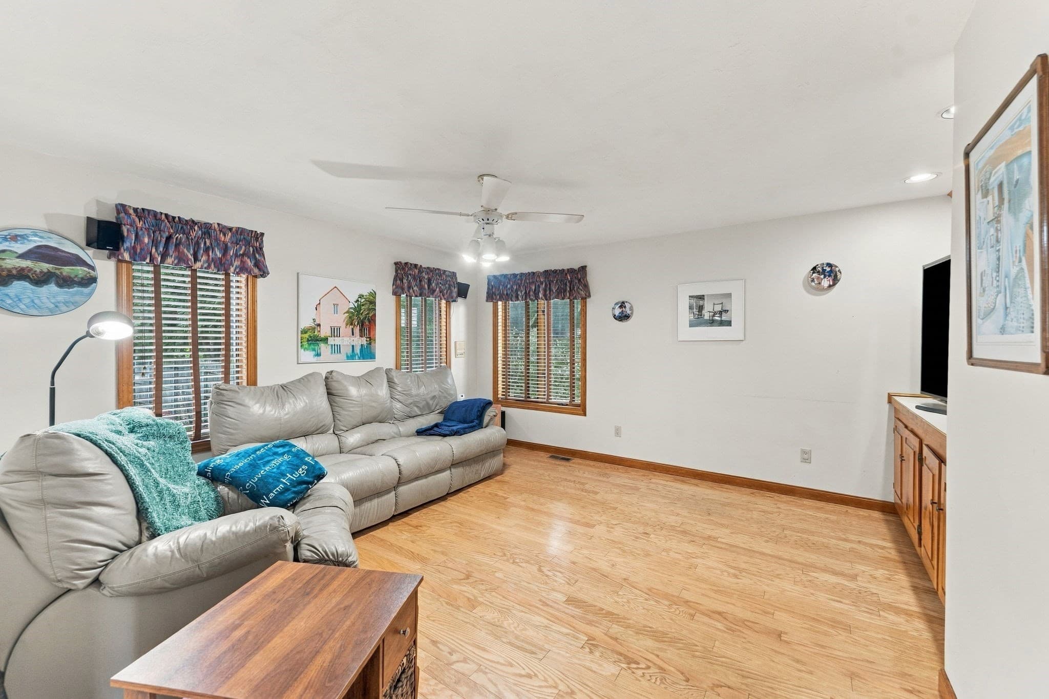 Single Family Residence at 48 Hickory Dr, Worcester MA 01609, Worcester, photo 14 of 42