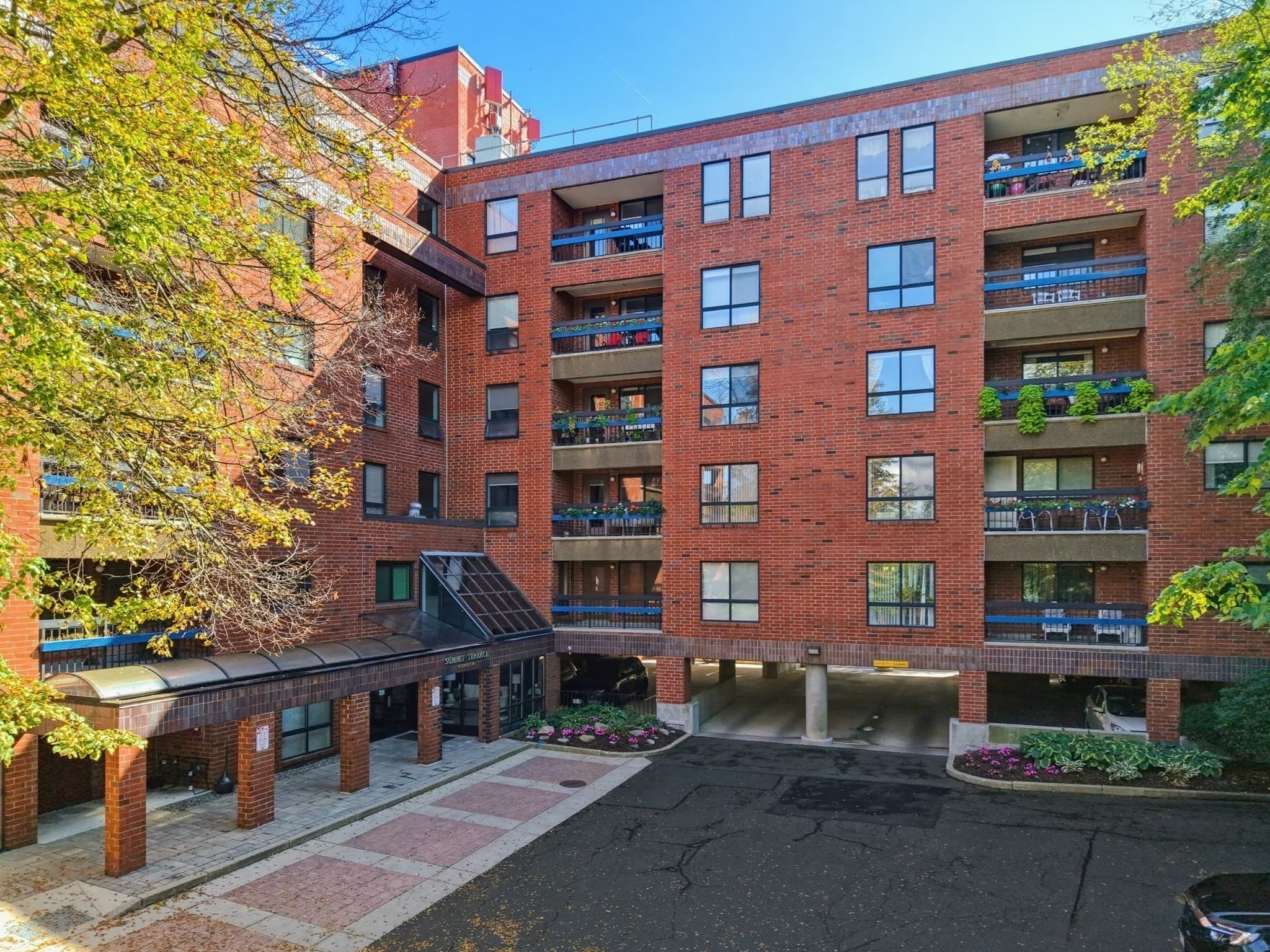 Condominium at 4 Summit Dr # 001, Reading MA 01867, Reading, photo 2 of 42
