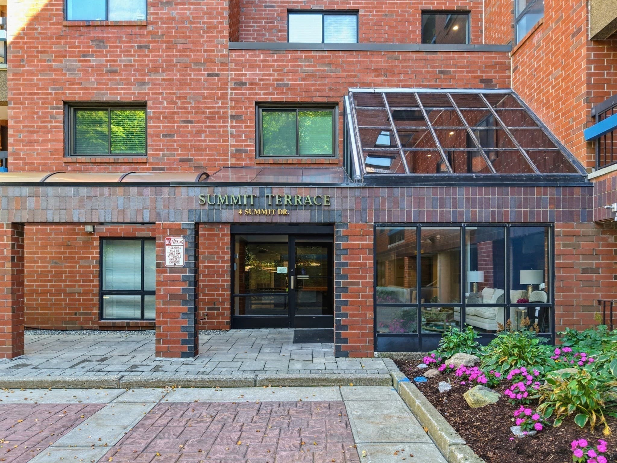 Condominium at 4 Summit Dr # 001, Reading MA 01867, Reading, photo 6 of 42