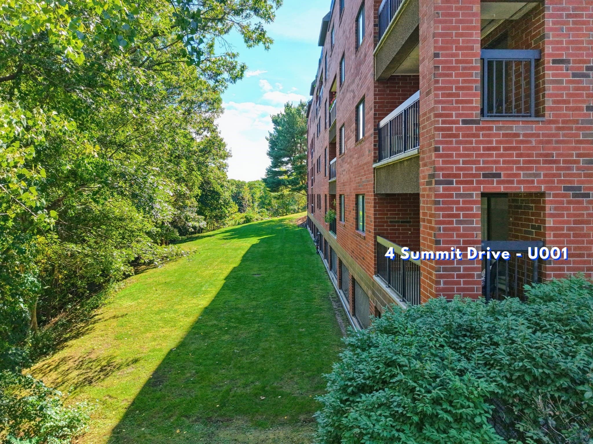Condominium at 4 Summit Dr # 001, Reading MA 01867, Reading, photo 3 of 42