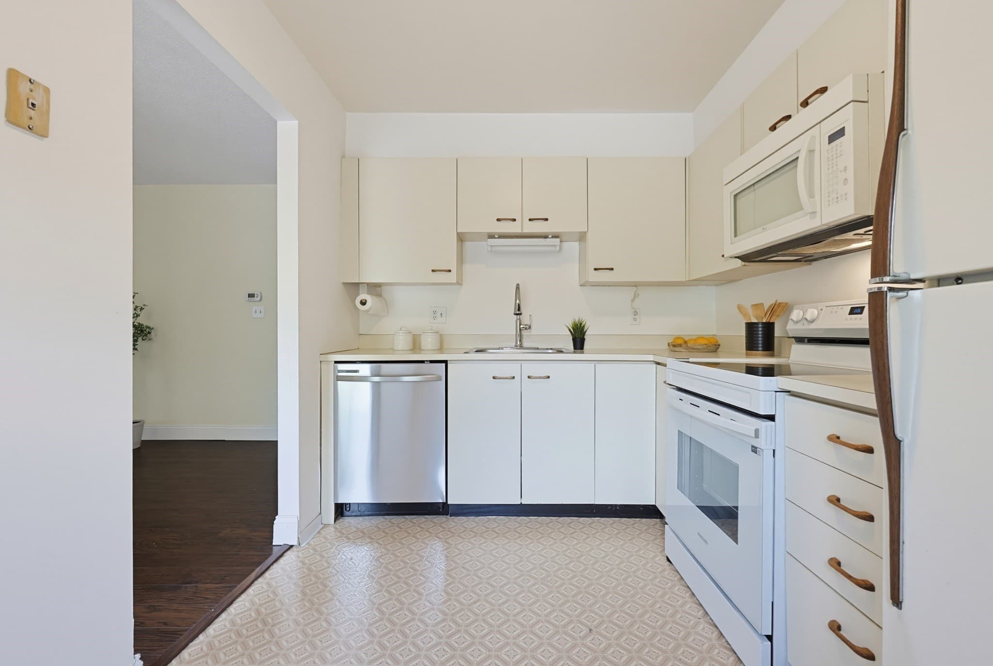 Condominium at 4 Summit Dr # 001, Reading MA 01867, Reading, photo 20 of 42