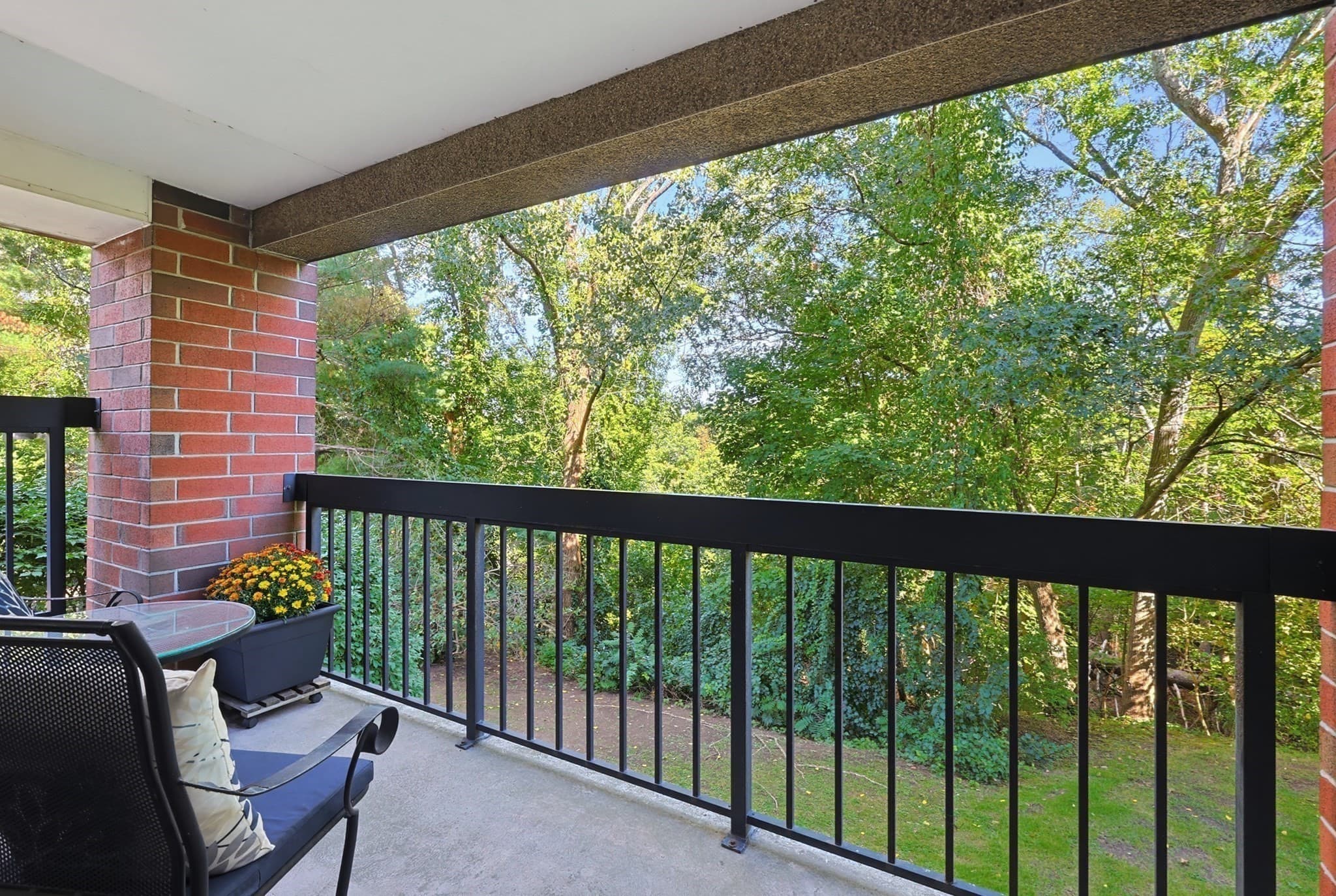 Condominium at 4 Summit Dr # 001, Reading MA 01867, Reading, photo 14 of 42