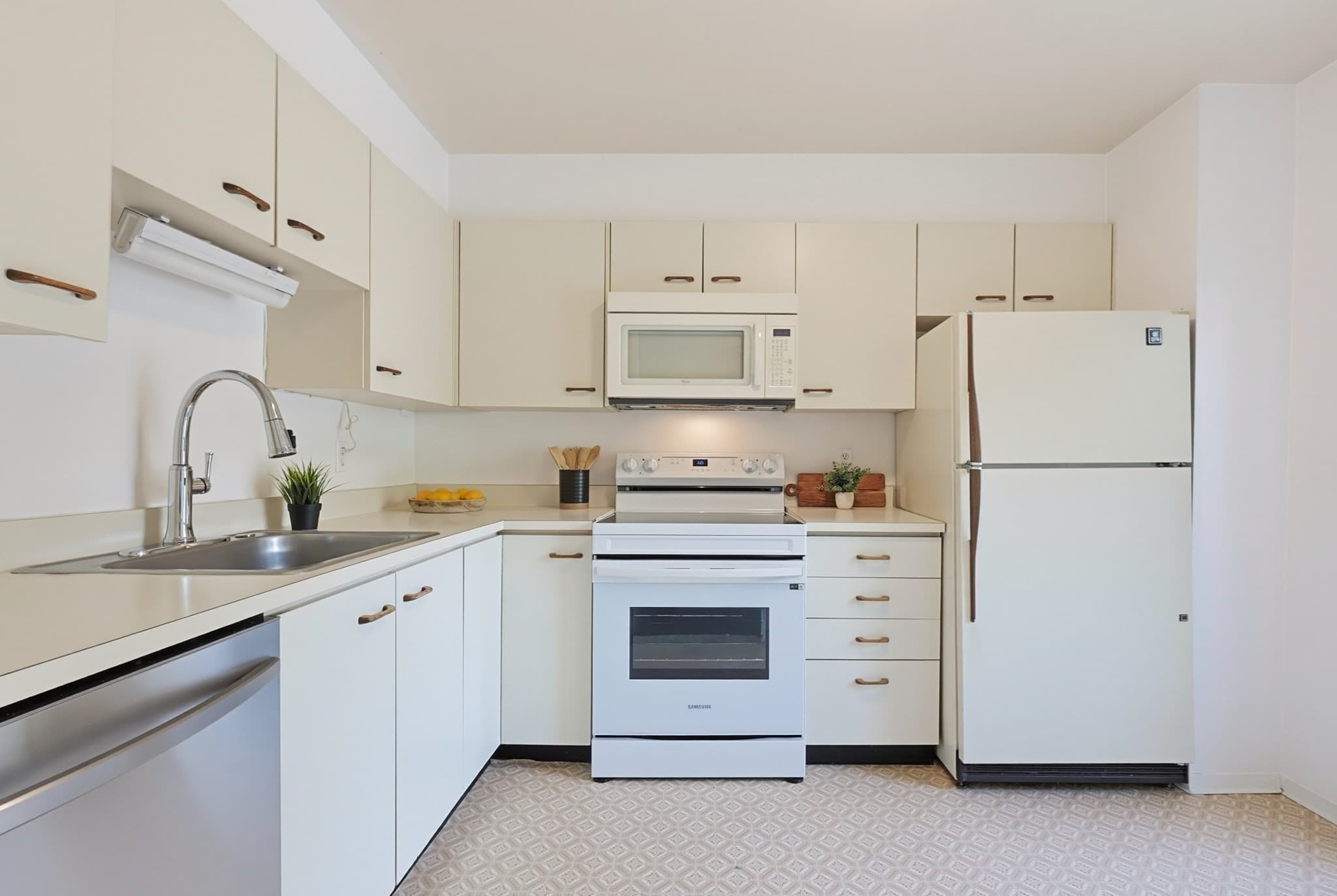 Condominium at 4 Summit Dr # 001, Reading MA 01867, Reading, photo 18 of 42