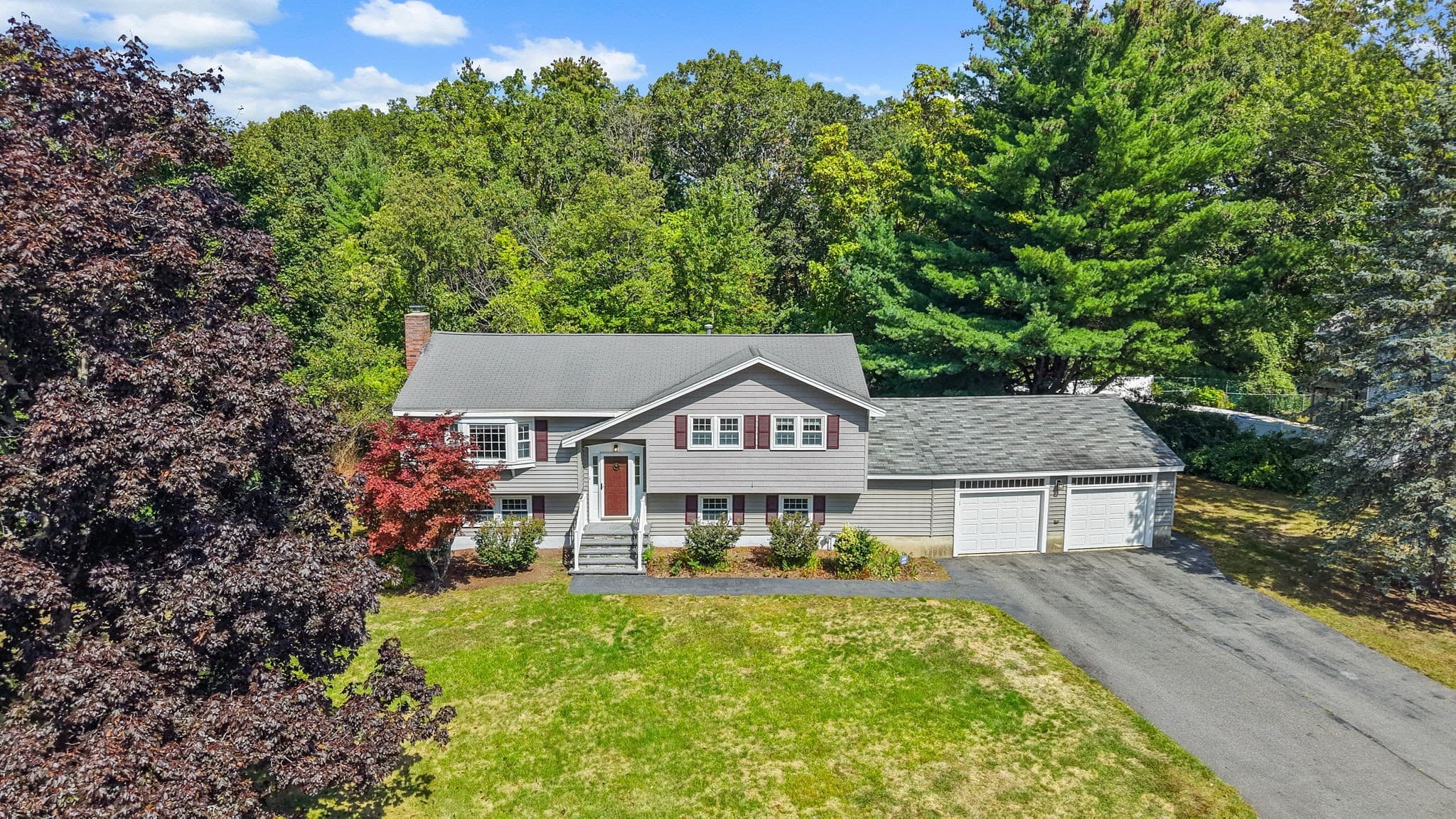 Single Family Residence at 8 Roaen Dr, Chelmsford MA 01863, Chelmsford, photo 2 of 39