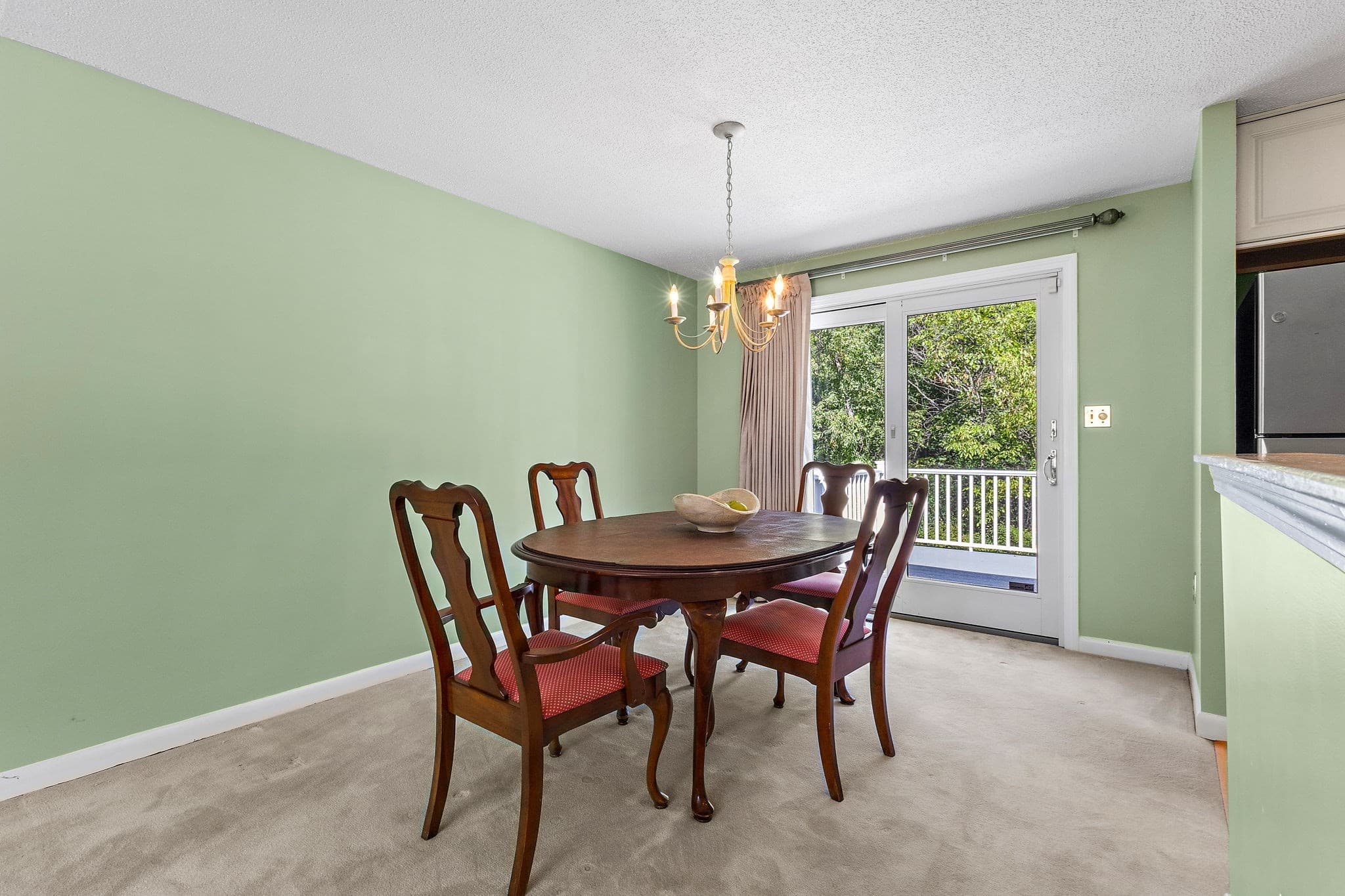 Single Family Residence at 8 Roaen Dr, Chelmsford MA 01863, Chelmsford, photo 6 of 39