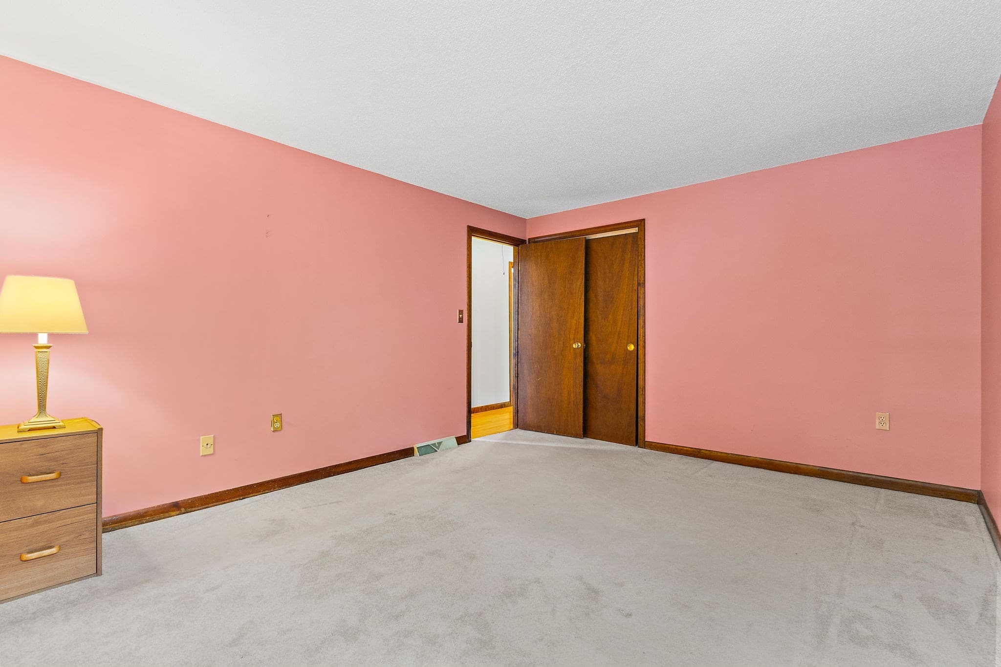 Single Family Residence at 8 Roaen Dr, Chelmsford MA 01863, Chelmsford, photo 17 of 39