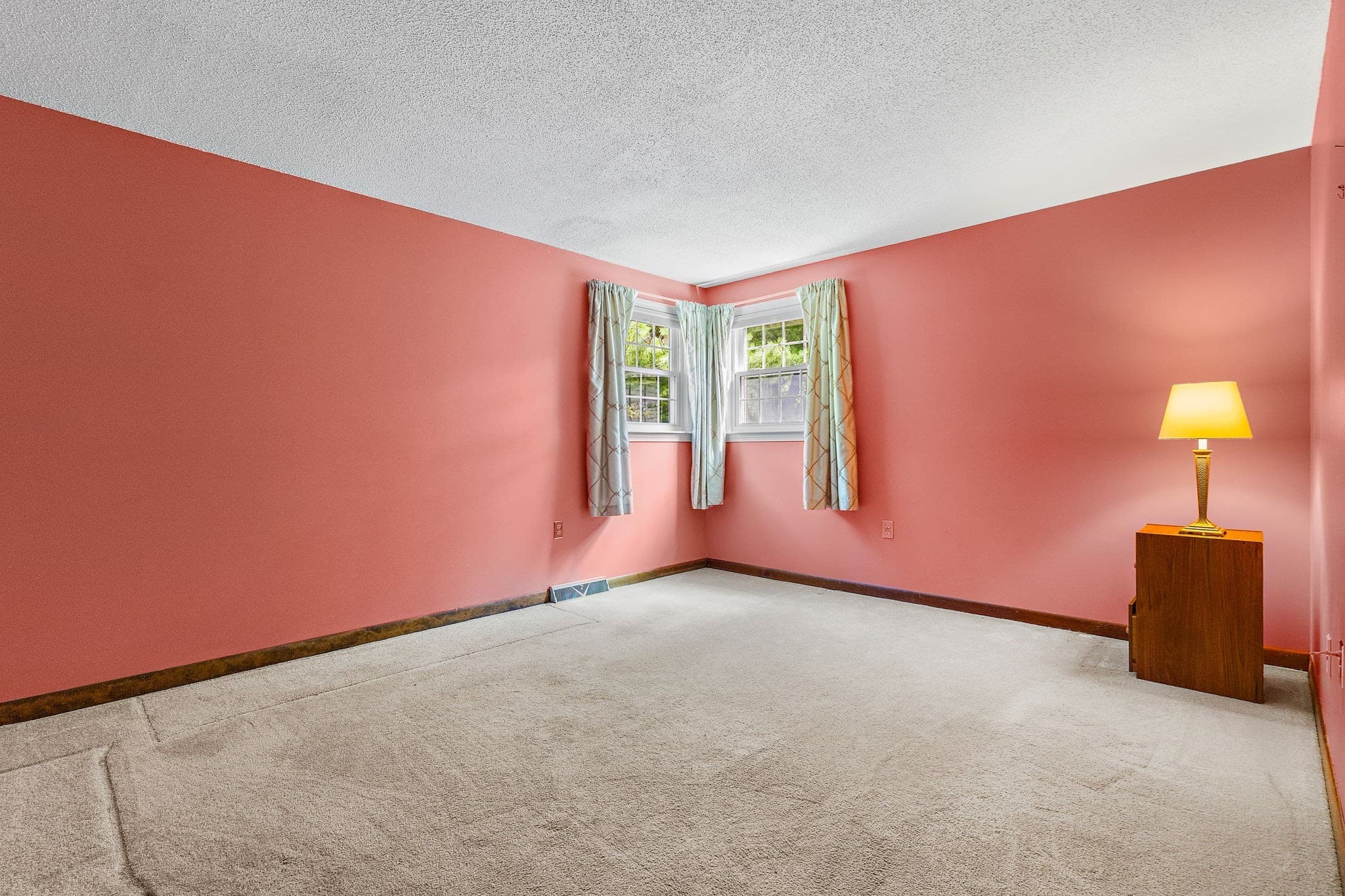Single Family Residence at 8 Roaen Dr, Chelmsford MA 01863, Chelmsford, photo 16 of 39