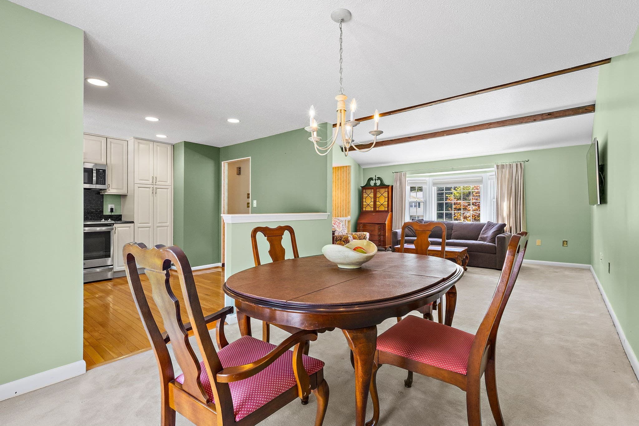 Single Family Residence at 8 Roaen Dr, Chelmsford MA 01863, Chelmsford, photo 7 of 39