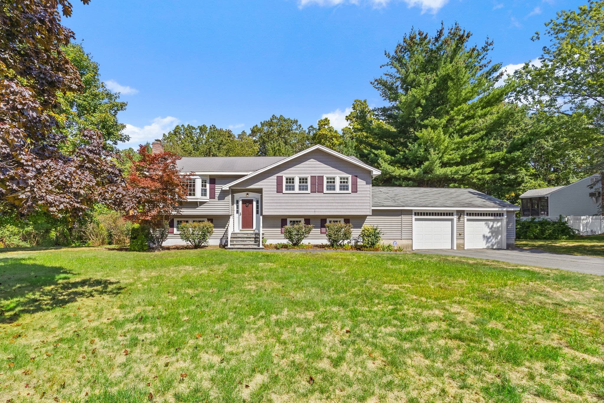 8 Roaen Dr, Chelmsford MA 01863
