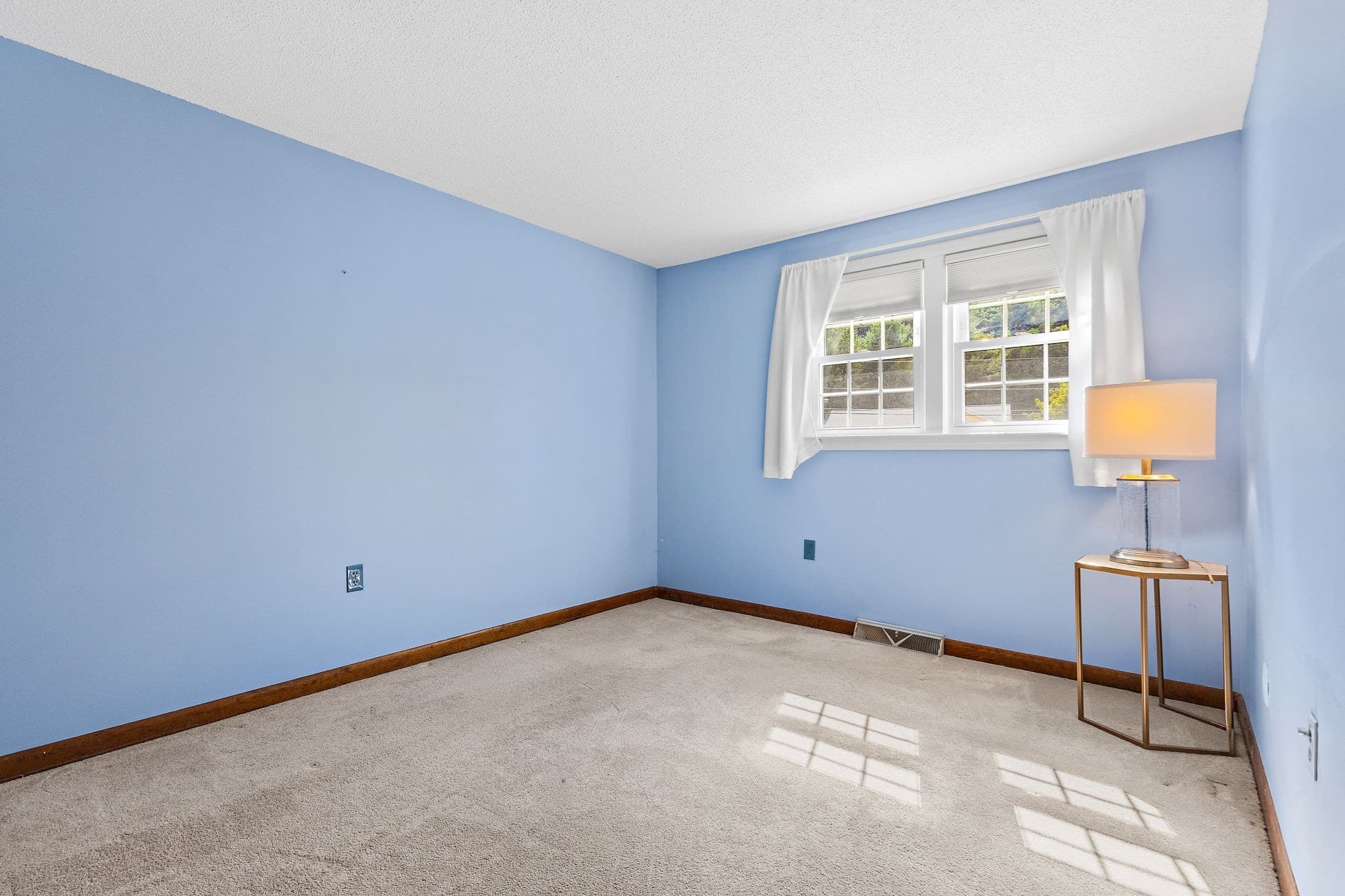 Single Family Residence at 8 Roaen Dr, Chelmsford MA 01863, Chelmsford, photo 18 of 39