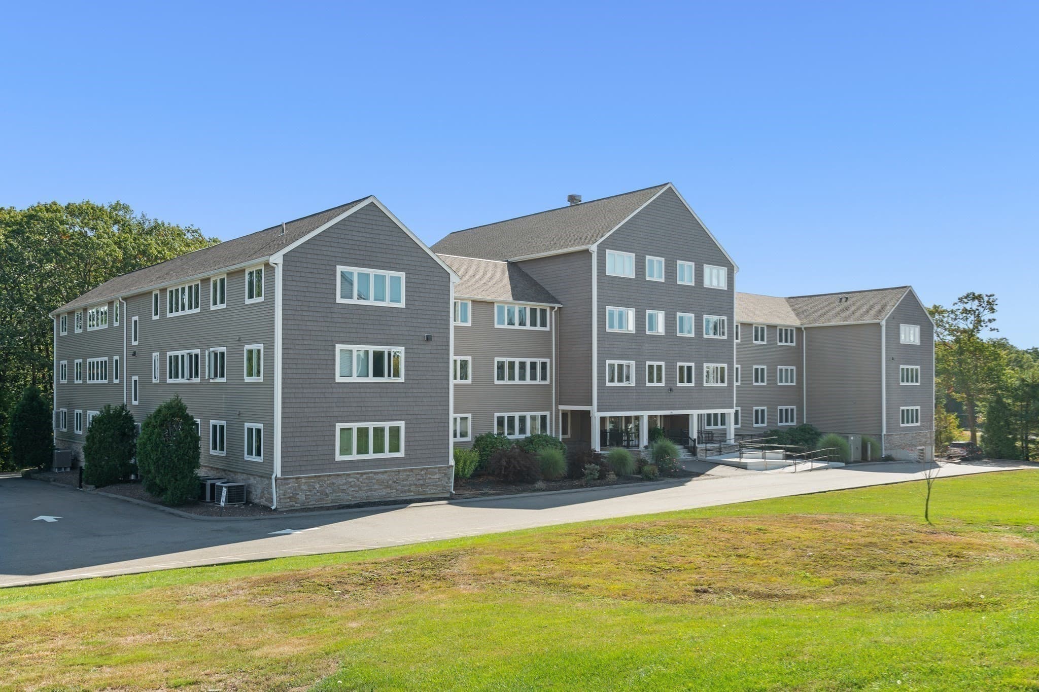 Condominium at 38 Dunham Rd # 204, Beverly MA 01915, Beverly, photo 25 of 27