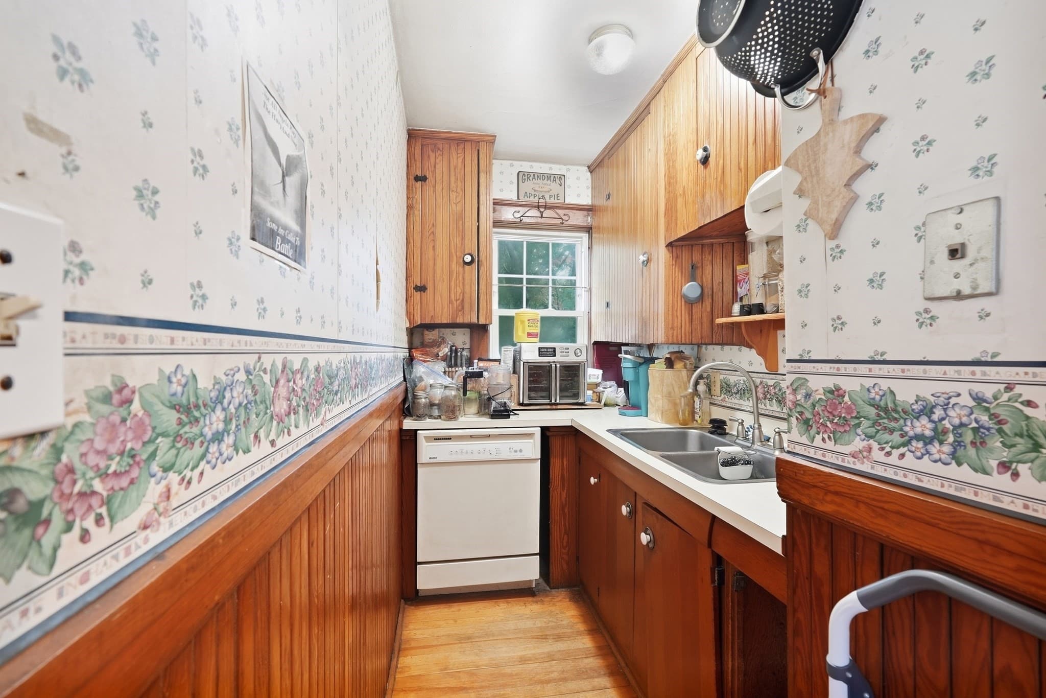 Single Family Residence at 55 Clover St, Worcester MA 01603, Worcester, photo 7 of 35
