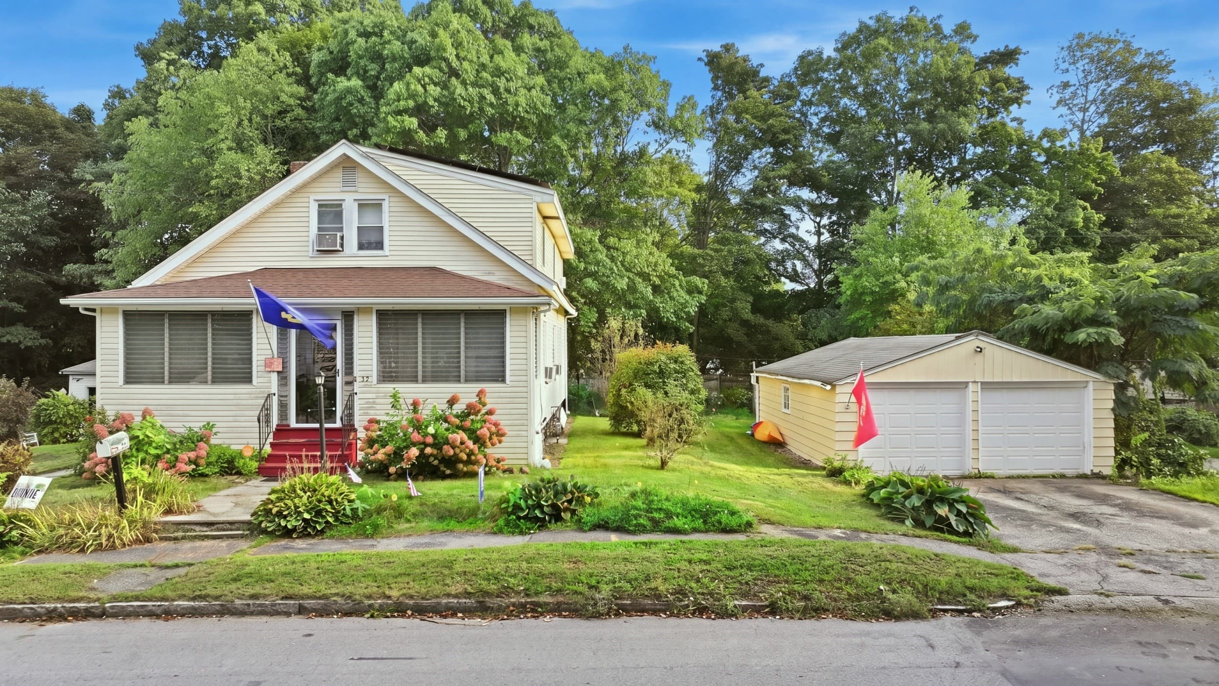 Single Family Residence at 55 Clover St, Worcester MA 01603, Worcester, photo 3 of 35