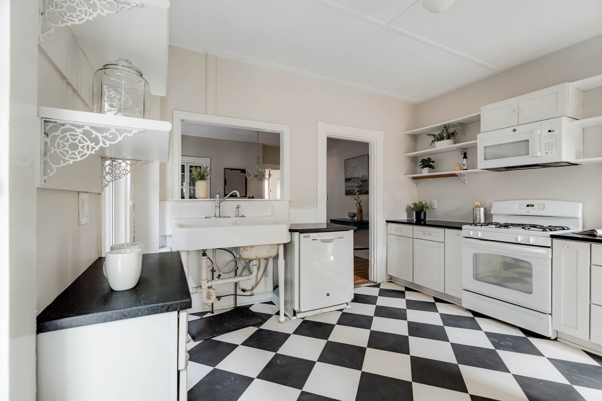 Condominium at 68 Antrim St. # 1, Cambridge MA 02139, Cambridge, photo 14 of 26