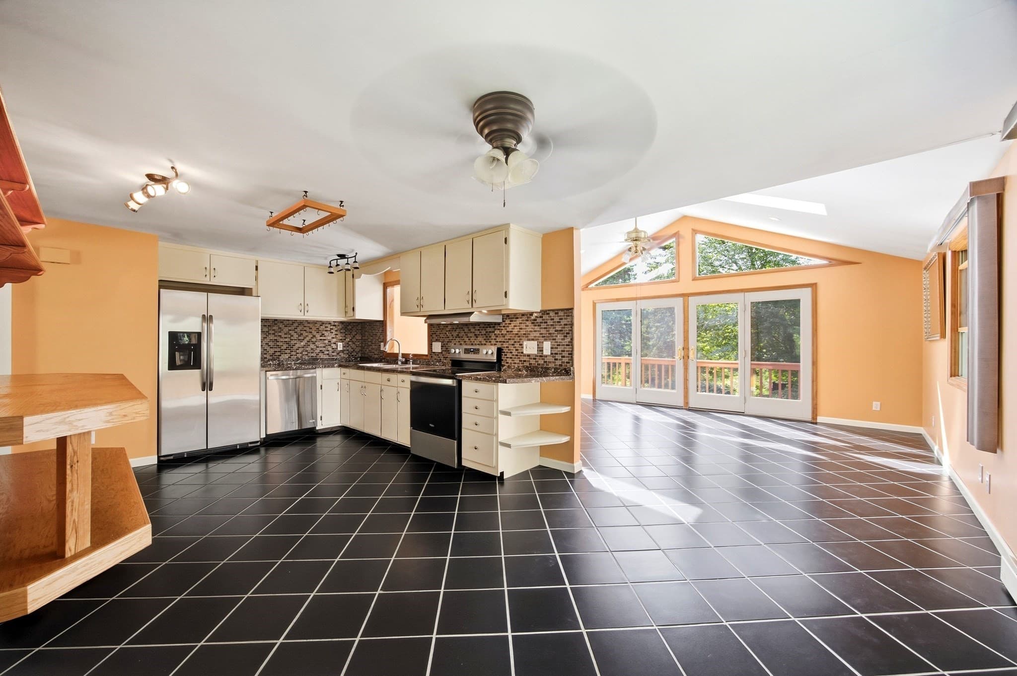 Single Family Residence at 12 Kensington Ave, East Longmeadow MA 01028, East Longmeadow, photo 2 of 37