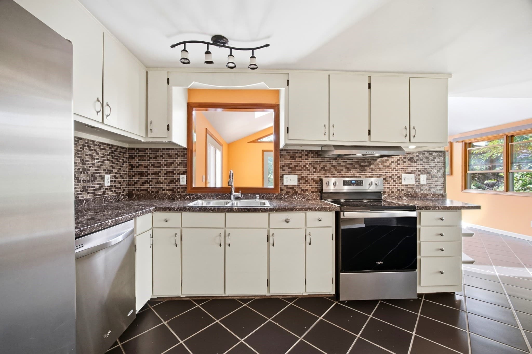 Single Family Residence at 12 Kensington Ave, East Longmeadow MA 01028, East Longmeadow, photo 7 of 37