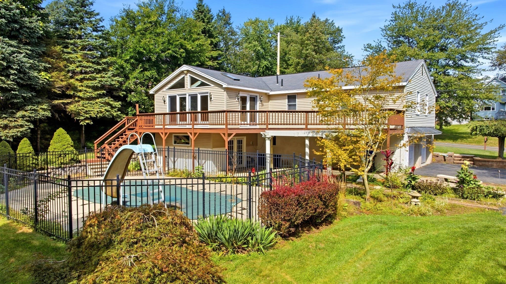 Single Family Residence at 12 Kensington Ave, East Longmeadow MA 01028, East Longmeadow, photo 5 of 37