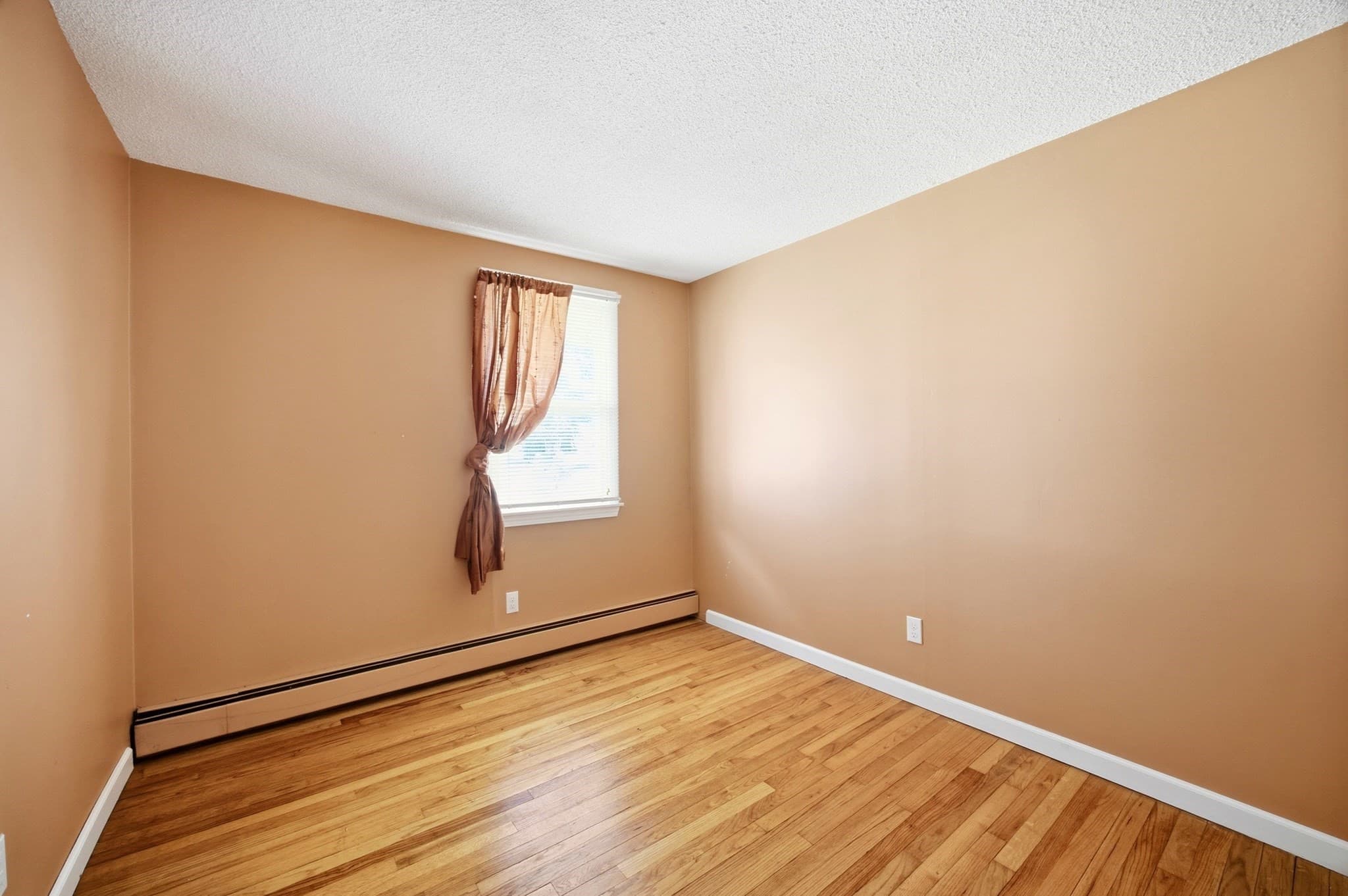 Single Family Residence at 12 Kensington Ave, East Longmeadow MA 01028, East Longmeadow, photo 10 of 37