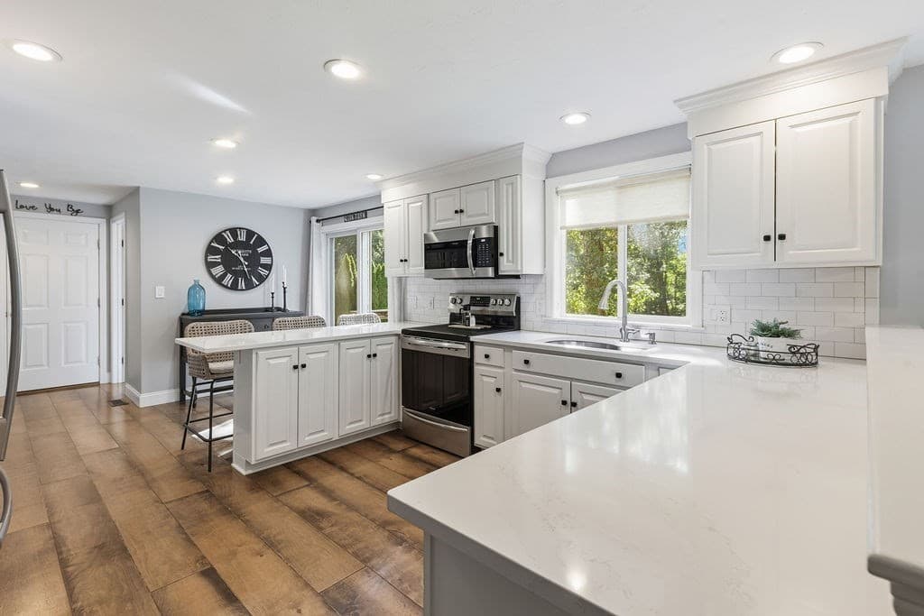 Single Family Residence at 15 River Edge Rd, Mansfield MA 02048, Mansfield, photo 4 of 42