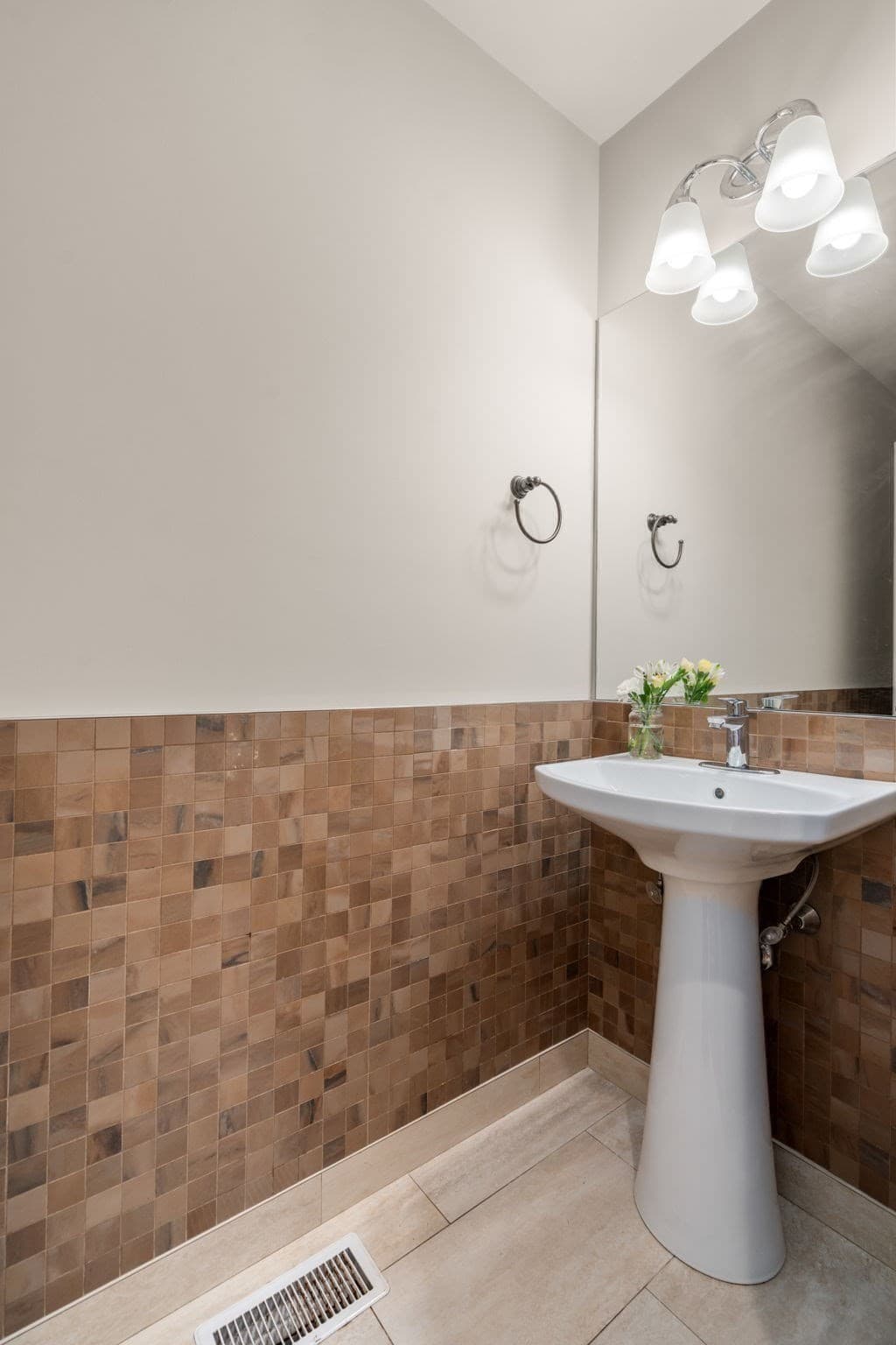 Condominium at 104-108 Hull St # 108, Newton MA 02460, Newton, photo 13 of 41