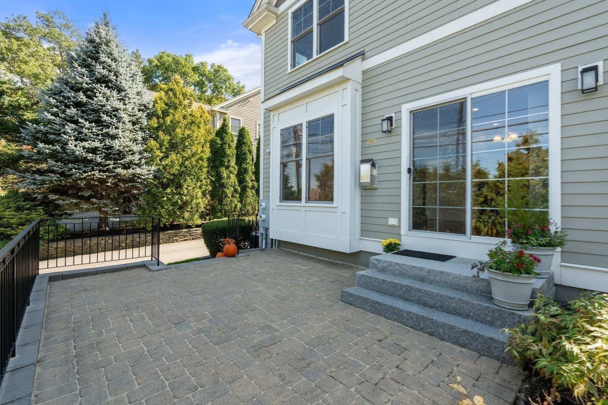 Condominium at 104-108 Hull St # 108, Newton MA 02460, Newton, photo 33 of 41