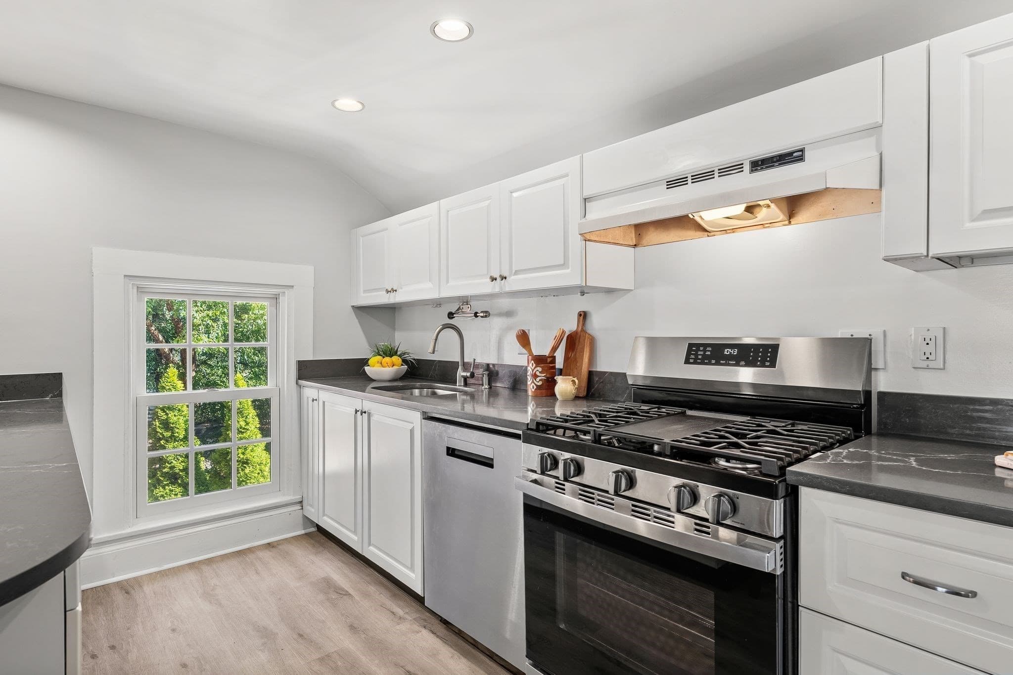 Condominium at 33-35 Green St # 3, Boston MA 02130, photo 11 of 41