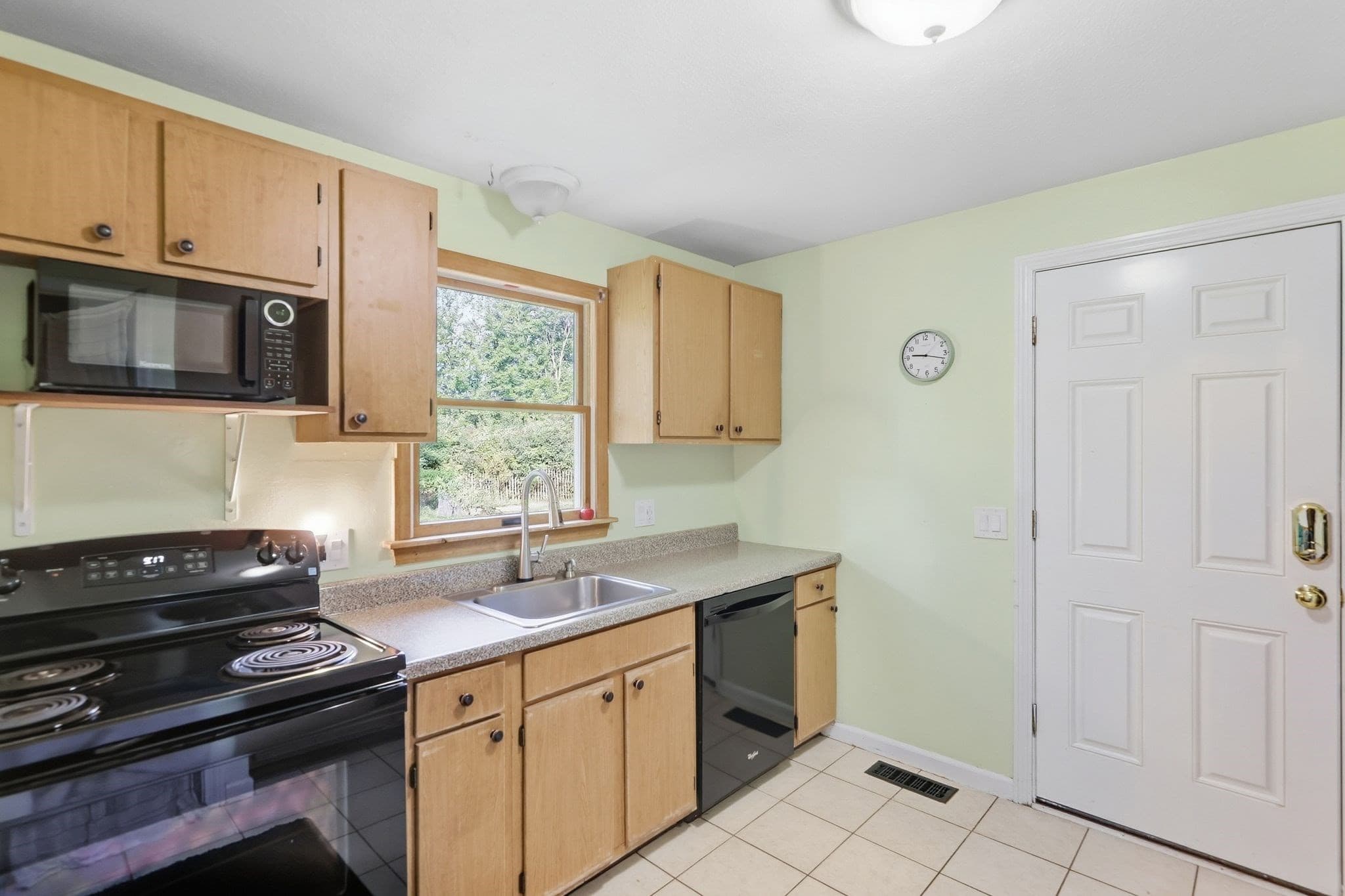 Single Family Residence at 15 Surrey Ln, Amherst MA 01002, Amherst, photo 13 of 42
