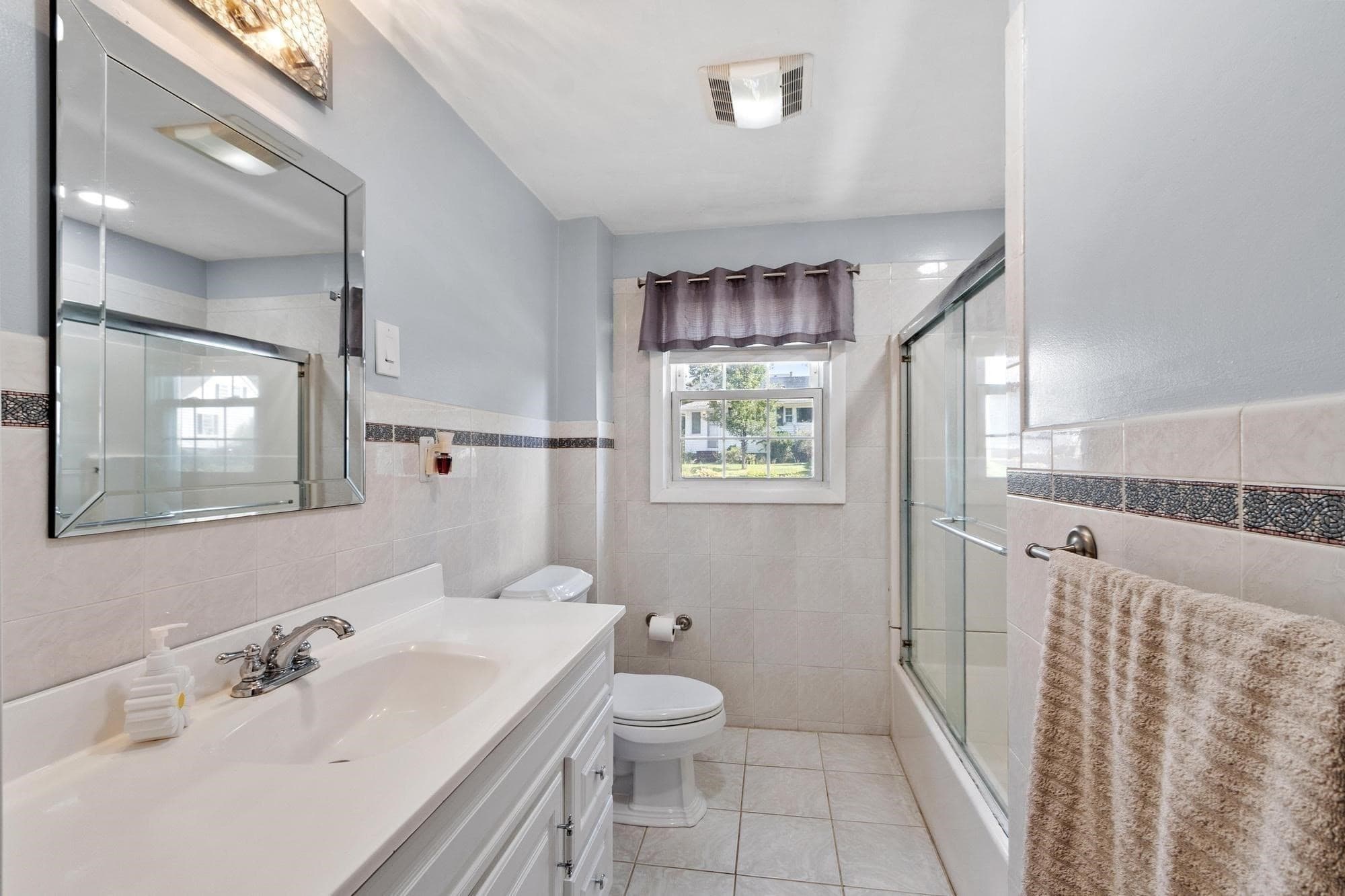 Single Family Residence at 160 Jackson St, Methuen MA 01844, Methuen, photo 15 of 28