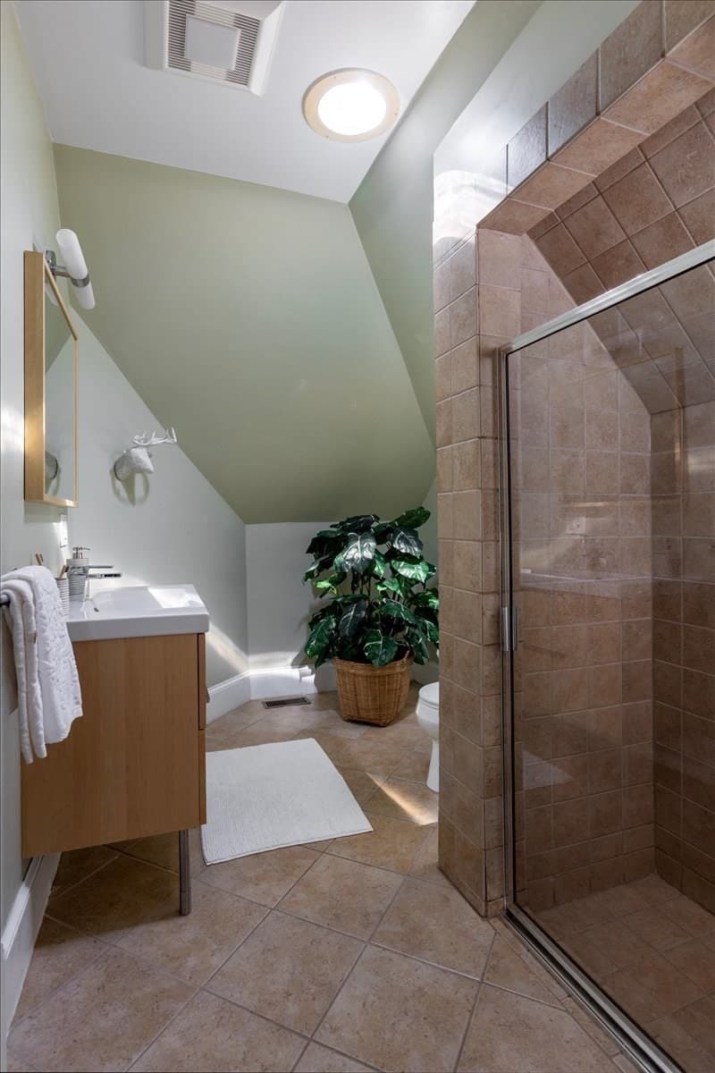 Condominium at 16 Kent Sq. # 2, Brookline MA 02446, Brookline, photo 19 of 23