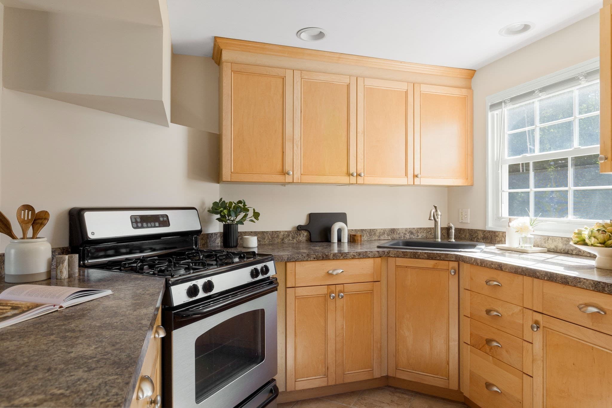 Condominium at 36 Roberts Drive # 36, Bedford MA 01730, Bedford, photo 6 of 15