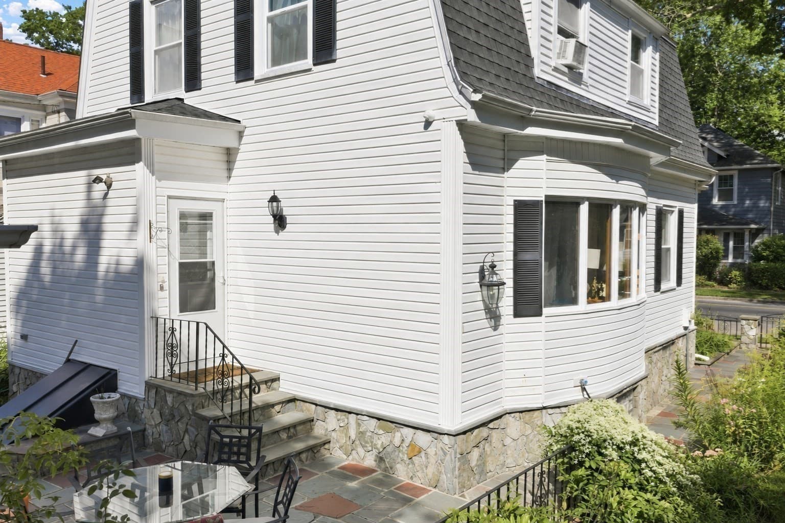 Single Family Residence at 127 Rotch St, New Bedford MA 02740, New Bedford, photo 6 of 29