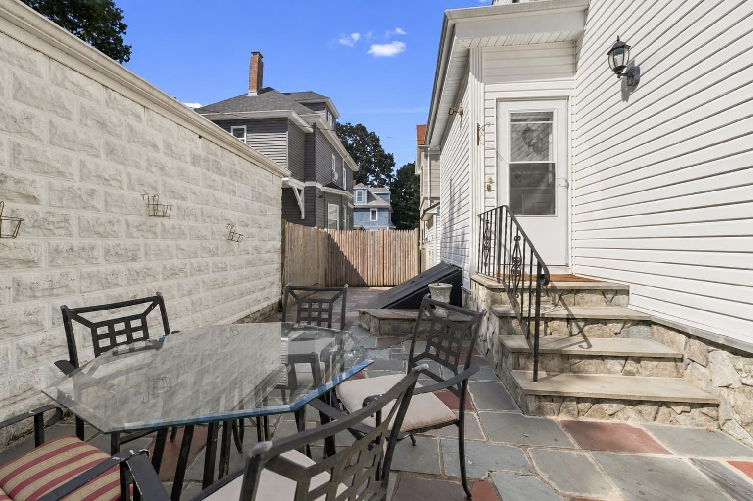 Single Family Residence at 127 Rotch St, New Bedford MA 02740, New Bedford, photo 7 of 29