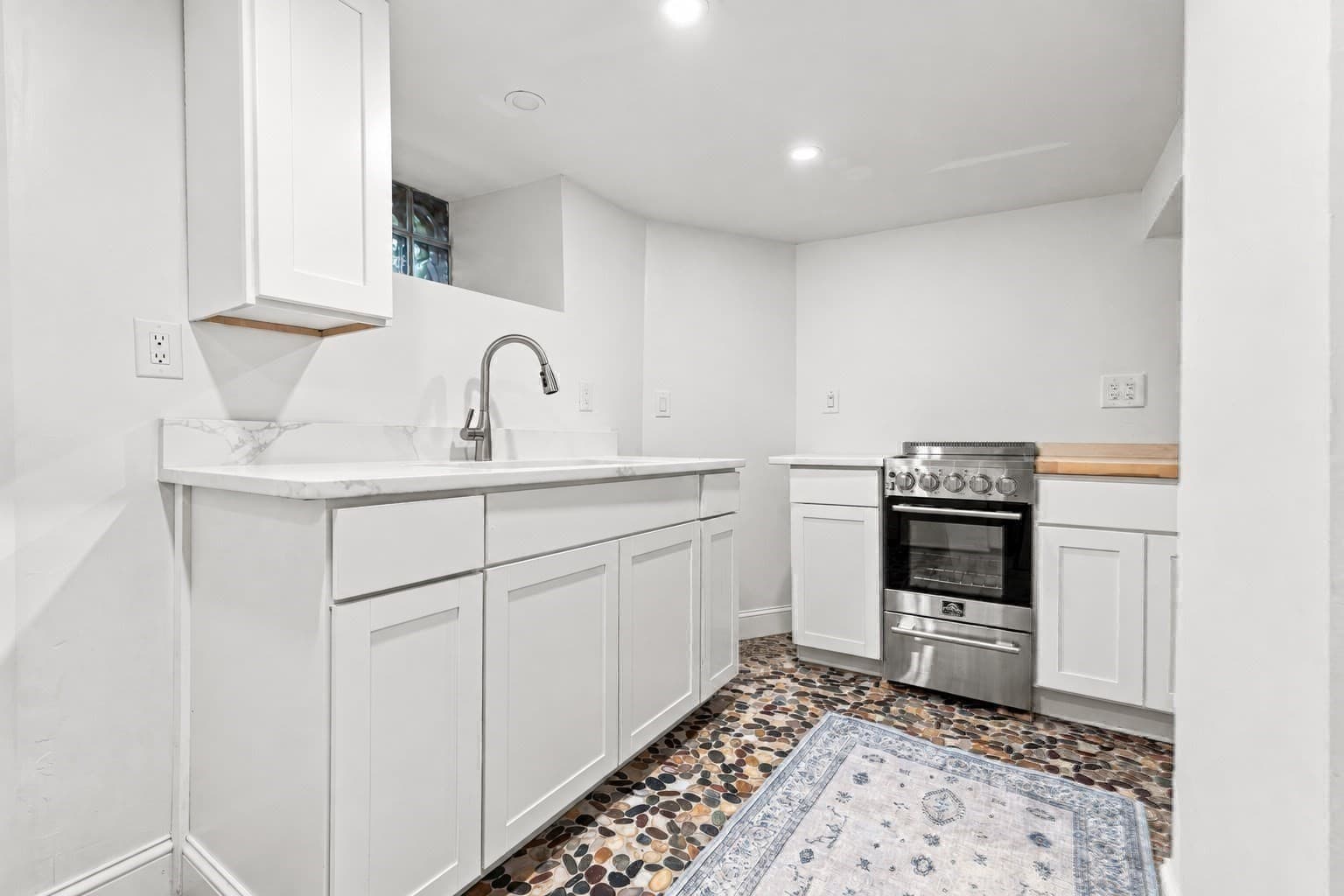 Single Family Residence at 127 Rotch St, New Bedford MA 02740, New Bedford, photo 28 of 29