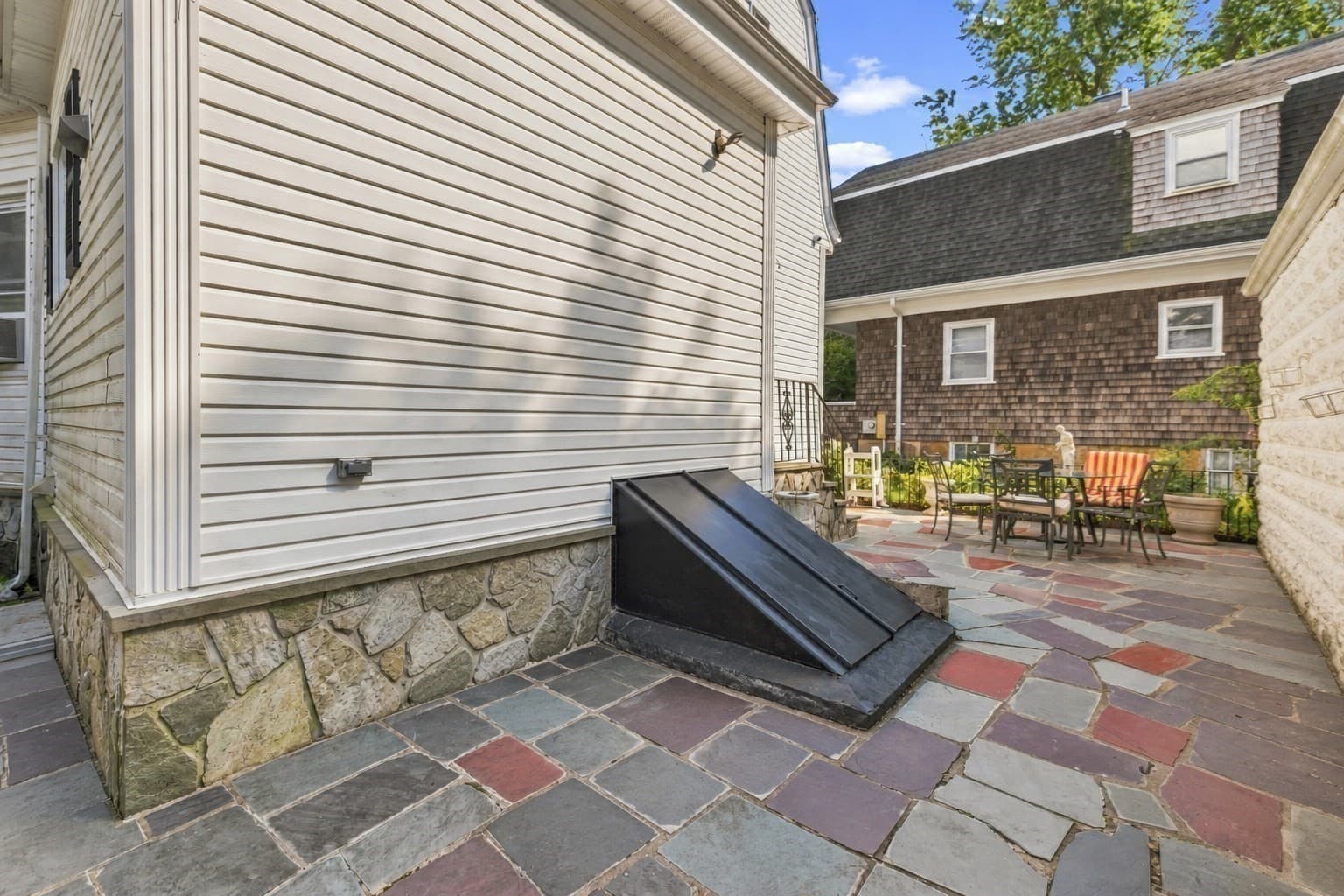 Single Family Residence at 127 Rotch St, New Bedford MA 02740, New Bedford, photo 8 of 29