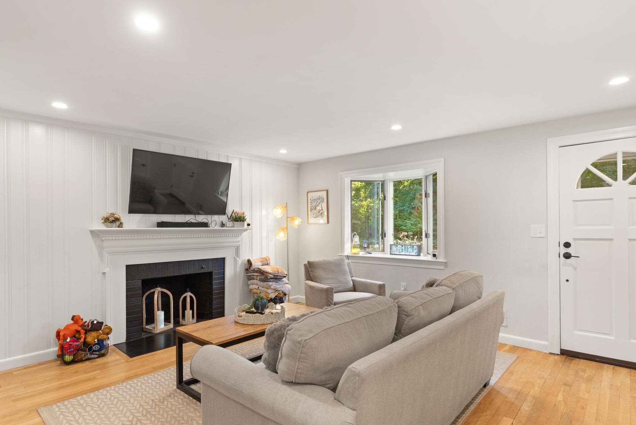 Single Family Residence at 17 Cogswell Ave, Beverly MA 01915, Beverly, photo 4 of 33