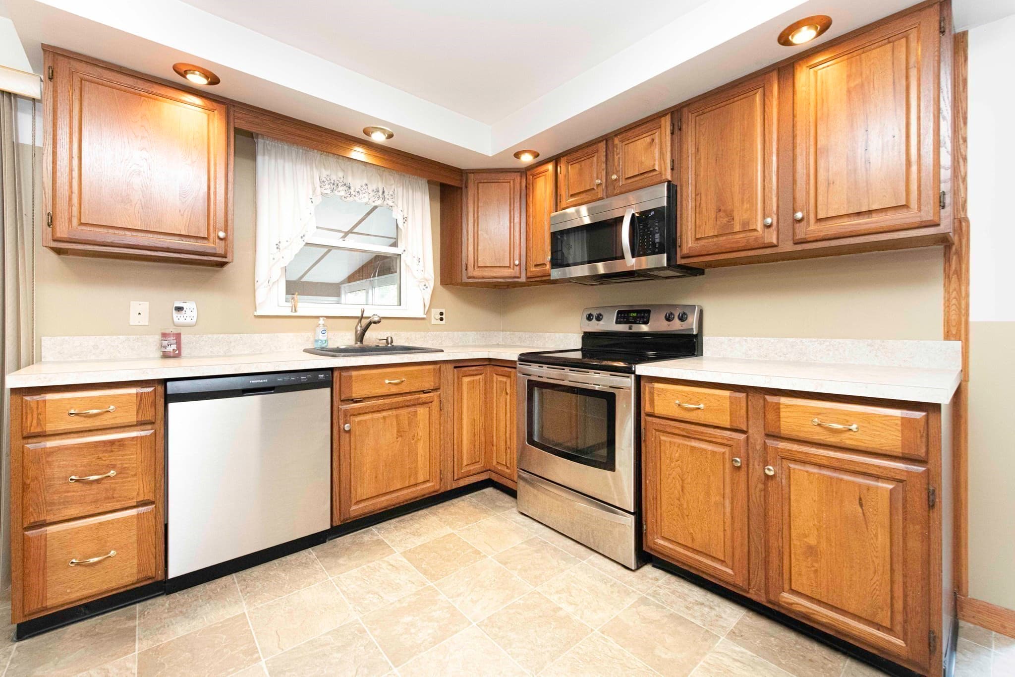 Single Family Residence at 283 Harriet, Cumberland RI 02864, Cumberland, photo 12 of 40