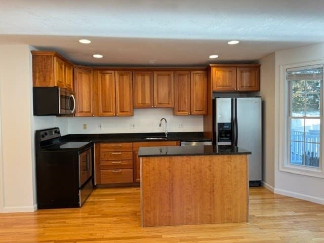 Attached (Townhouse/Rowhouse/Duplex) at 9 Grove Street # 1, Woburn MA 01801, photo 6 of 33