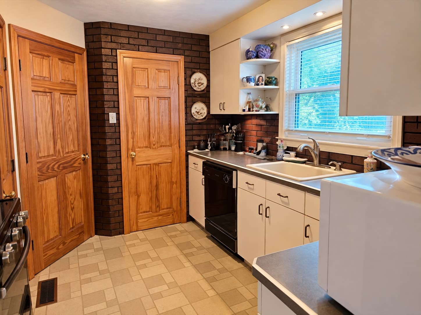 Condominium at 15 Eliot Rd # 15, Needham MA 02492, Needham, photo 12 of 23