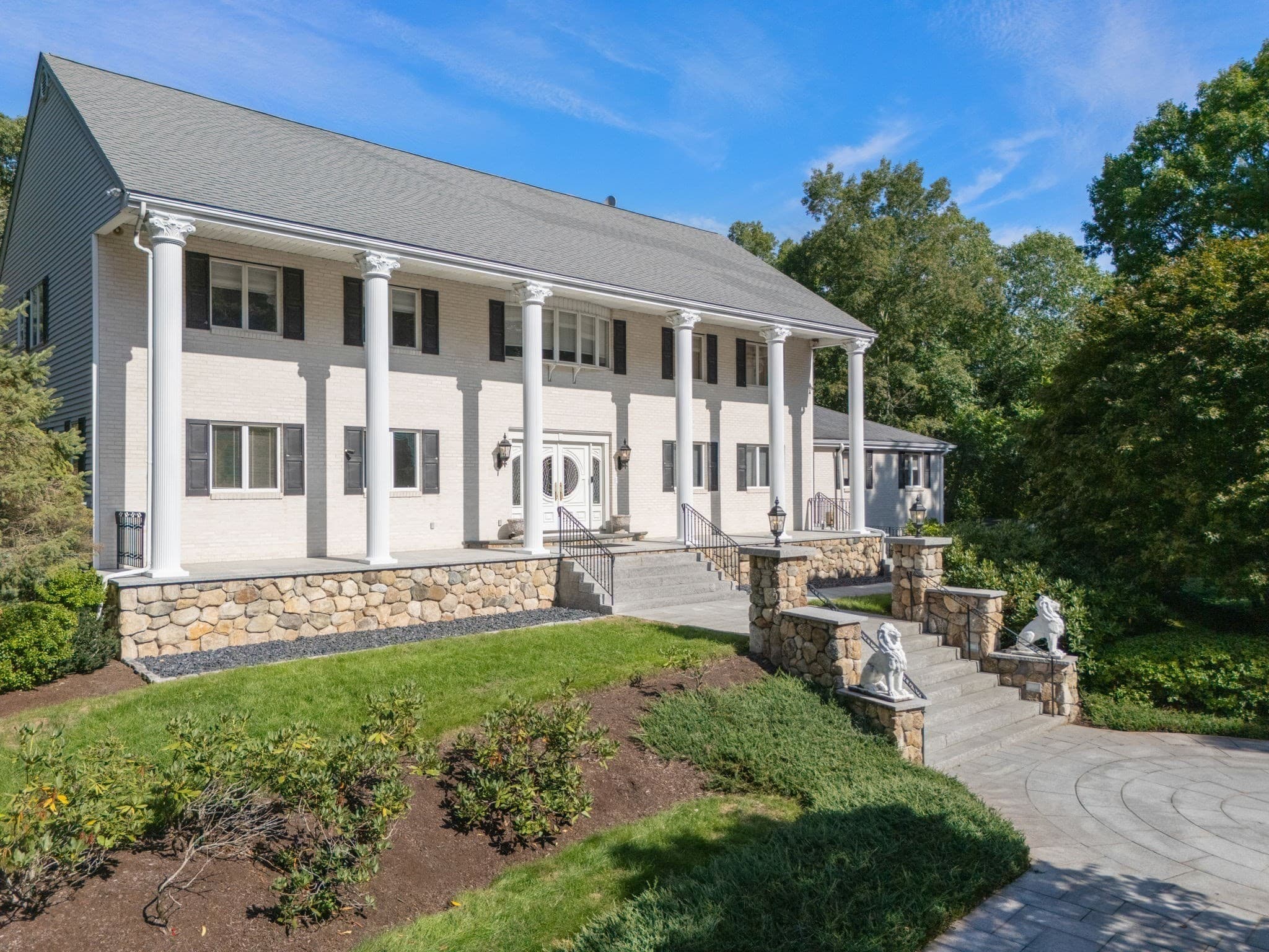 14 Grand Hill Dr, Dover MA 02030