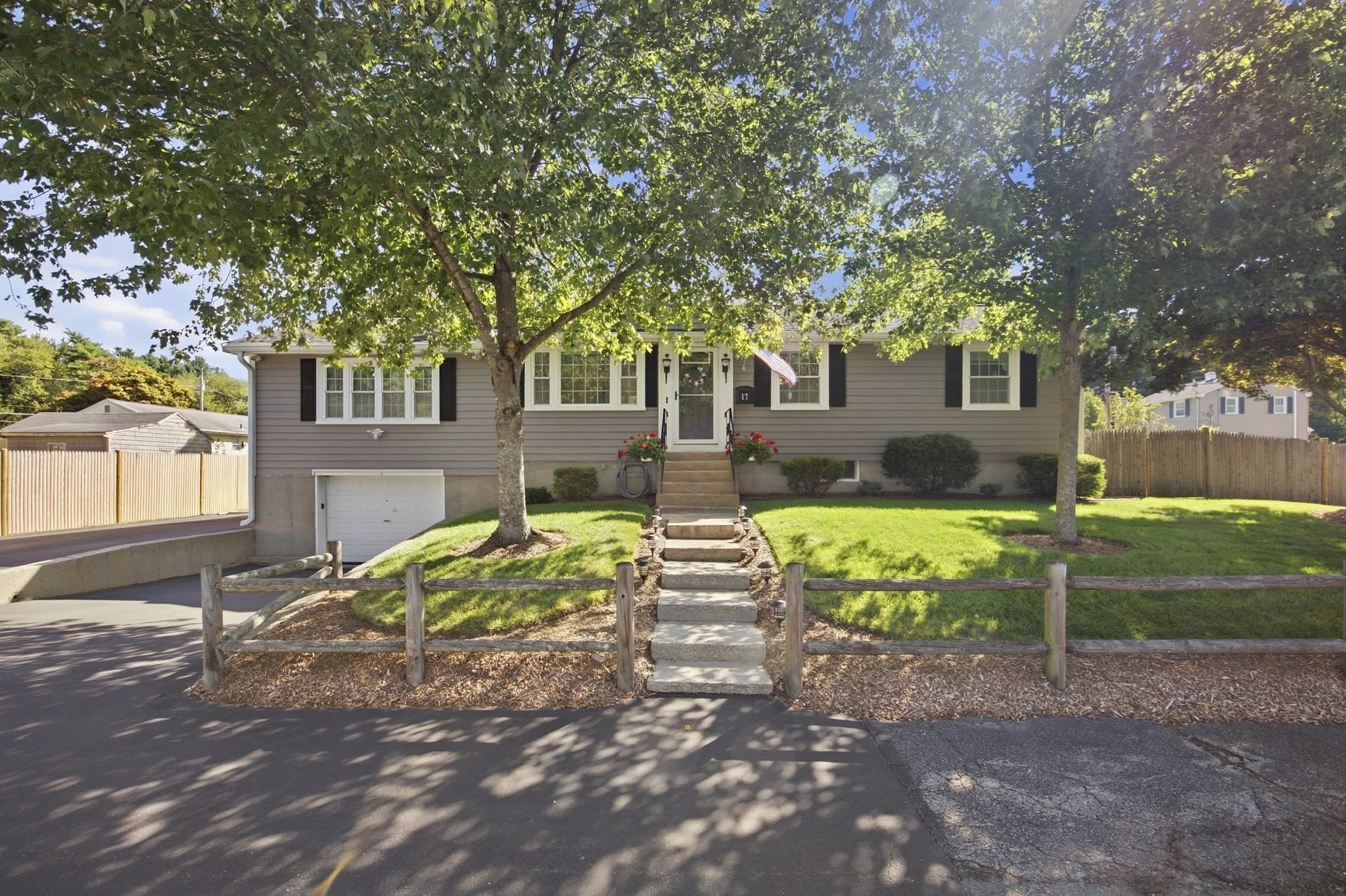 17 Grove Ave, Holbrook MA 02343