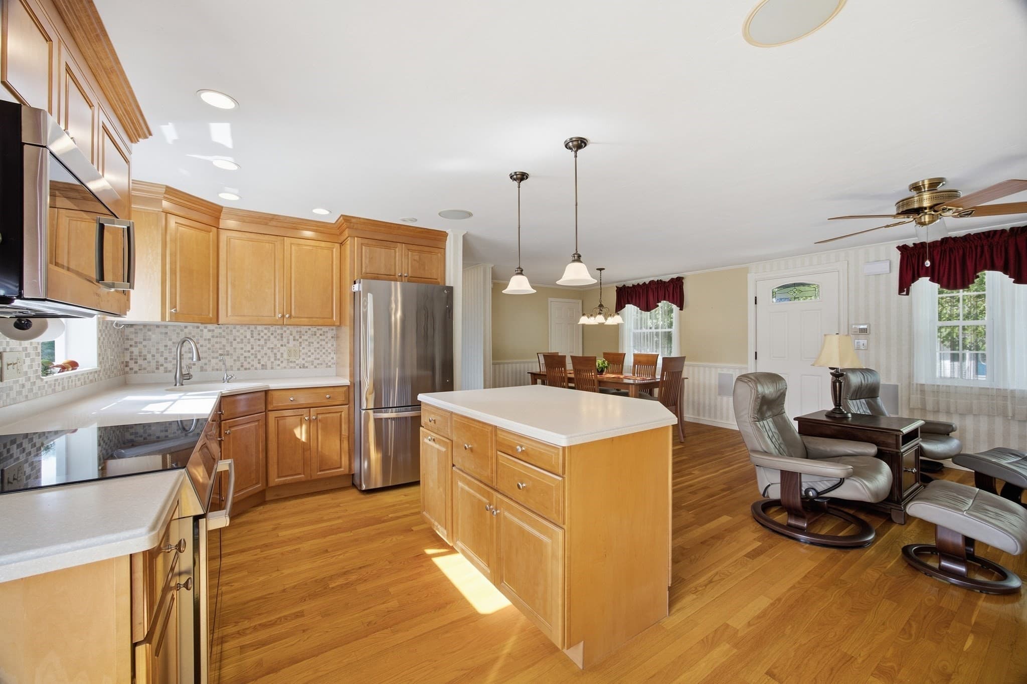 Single Family Residence at 17 Grove Ave, Holbrook MA 02343, Holbrook, photo 5 of 42