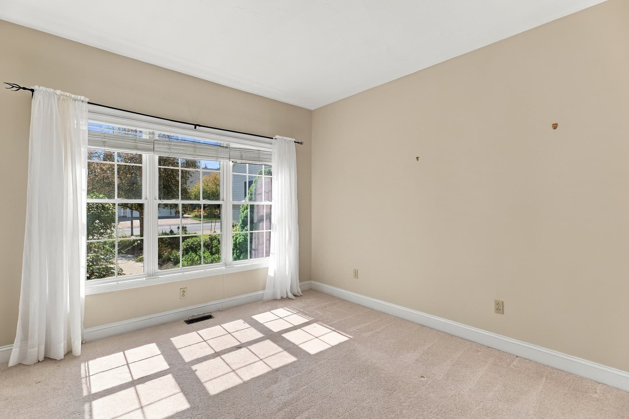 Condominium at 4 Blossom Tree Drive # 4, Shrewsbury MA 01545, Shrewsbury, photo 26 of 34
