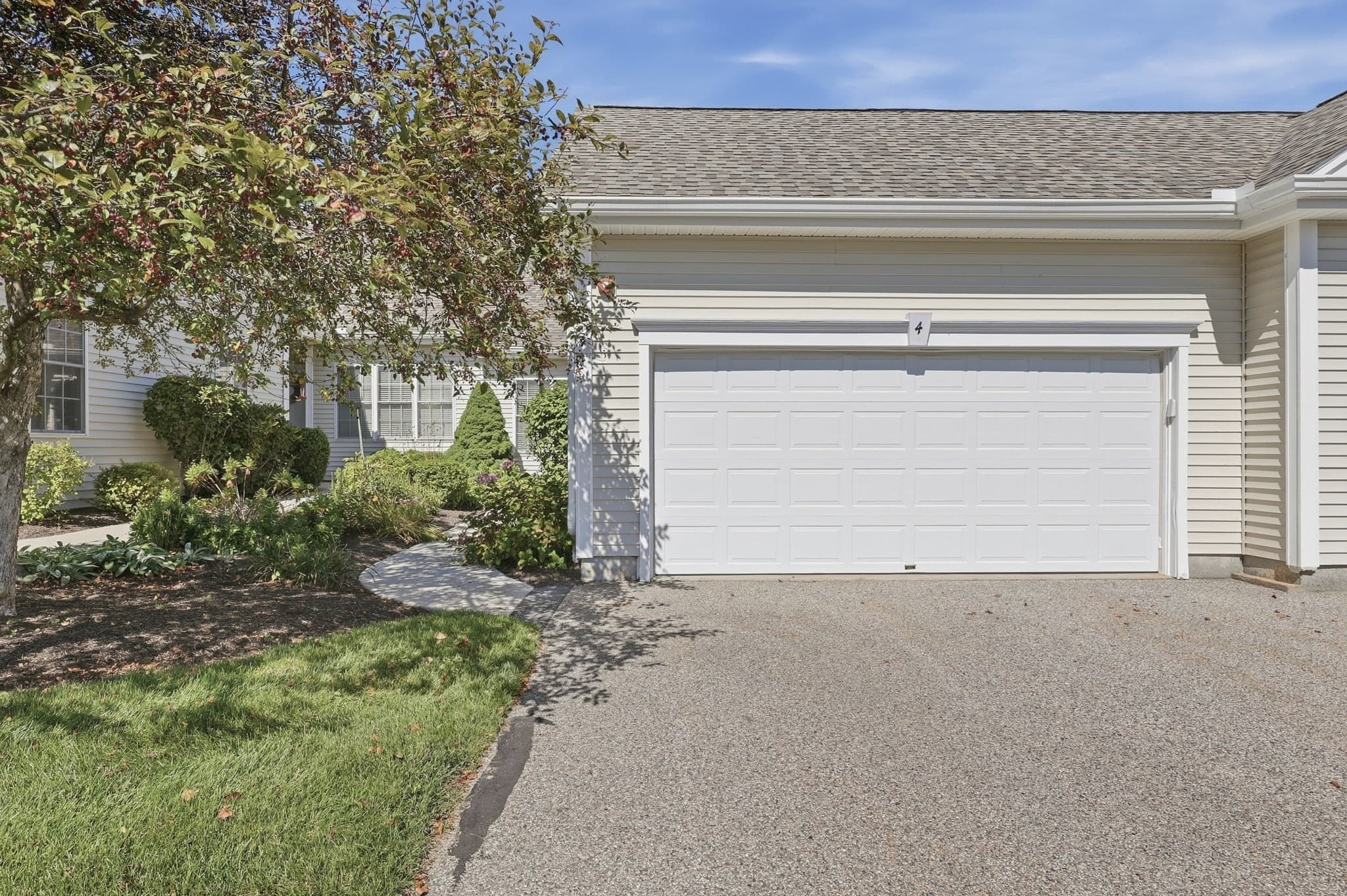 Condominium at 4 Blossom Tree Drive # 4, Shrewsbury MA 01545, Shrewsbury, photo 3 of 34