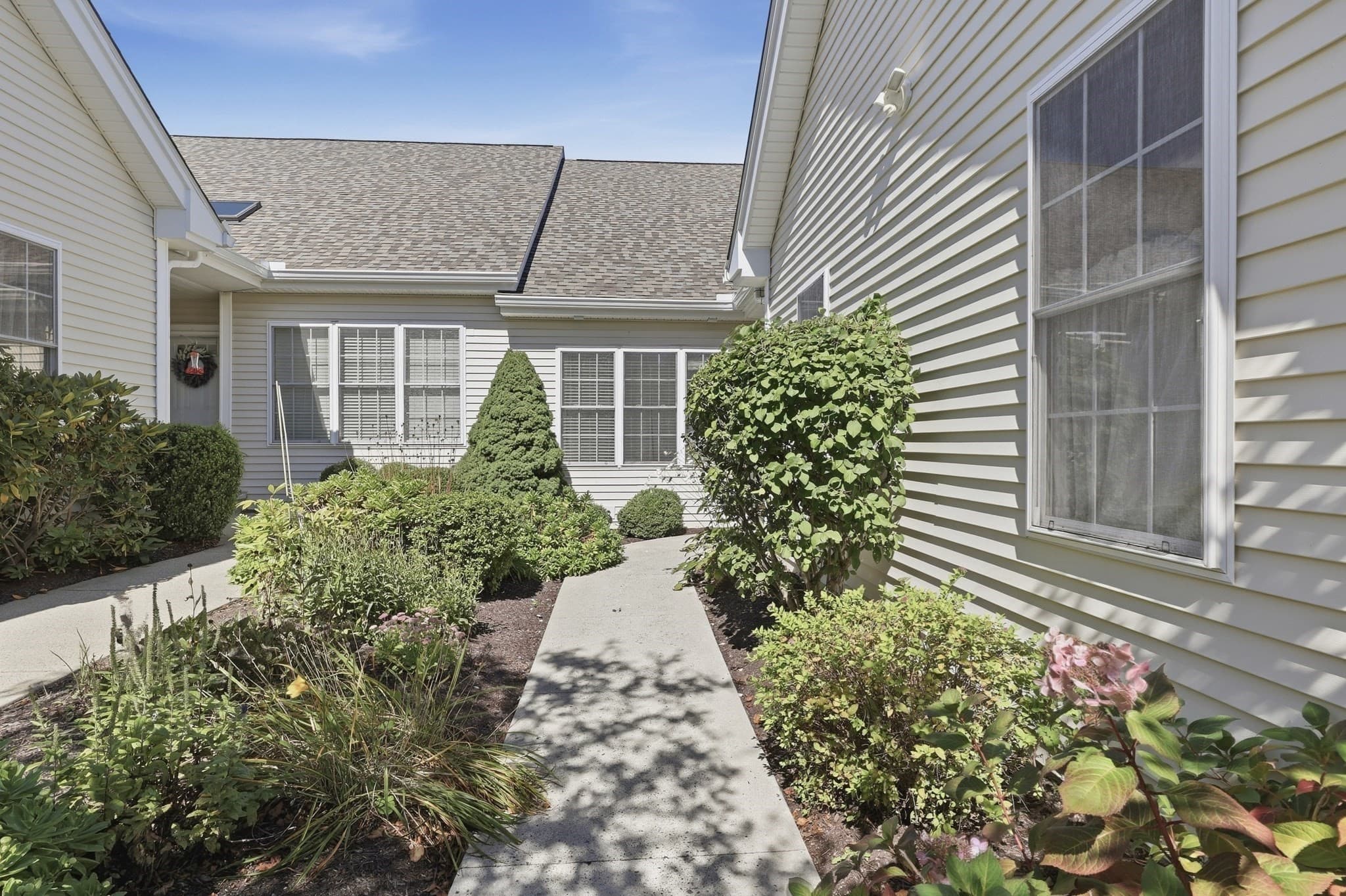 Condominium at 4 Blossom Tree Drive # 4, Shrewsbury MA 01545, Shrewsbury, photo 4 of 34