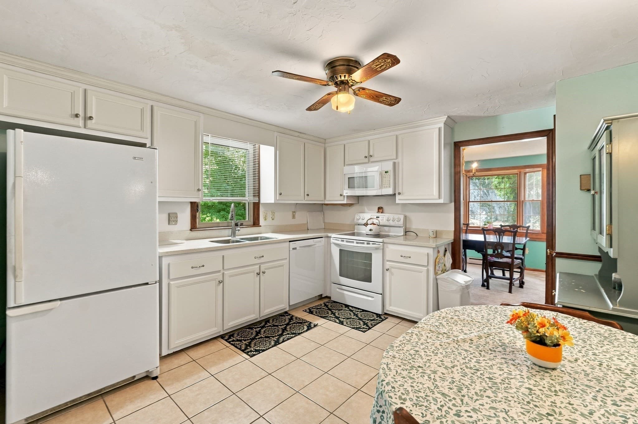Single Family Residence at 17 Whippoorwill Drive, Shrewsbury MA 01545, Shrewsbury, photo 7 of 39