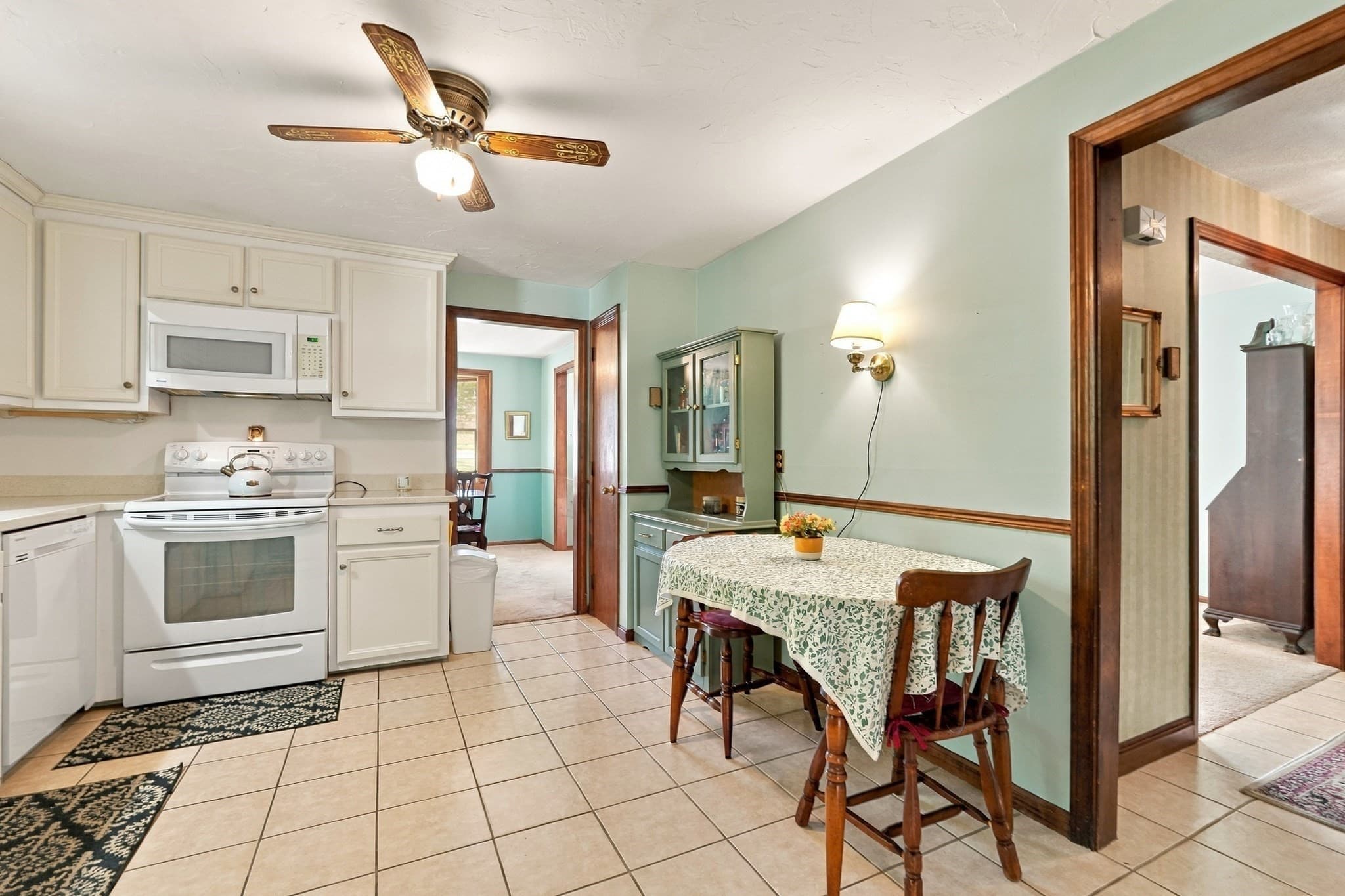 Single Family Residence at 17 Whippoorwill Drive, Shrewsbury MA 01545, Shrewsbury, photo 10 of 39