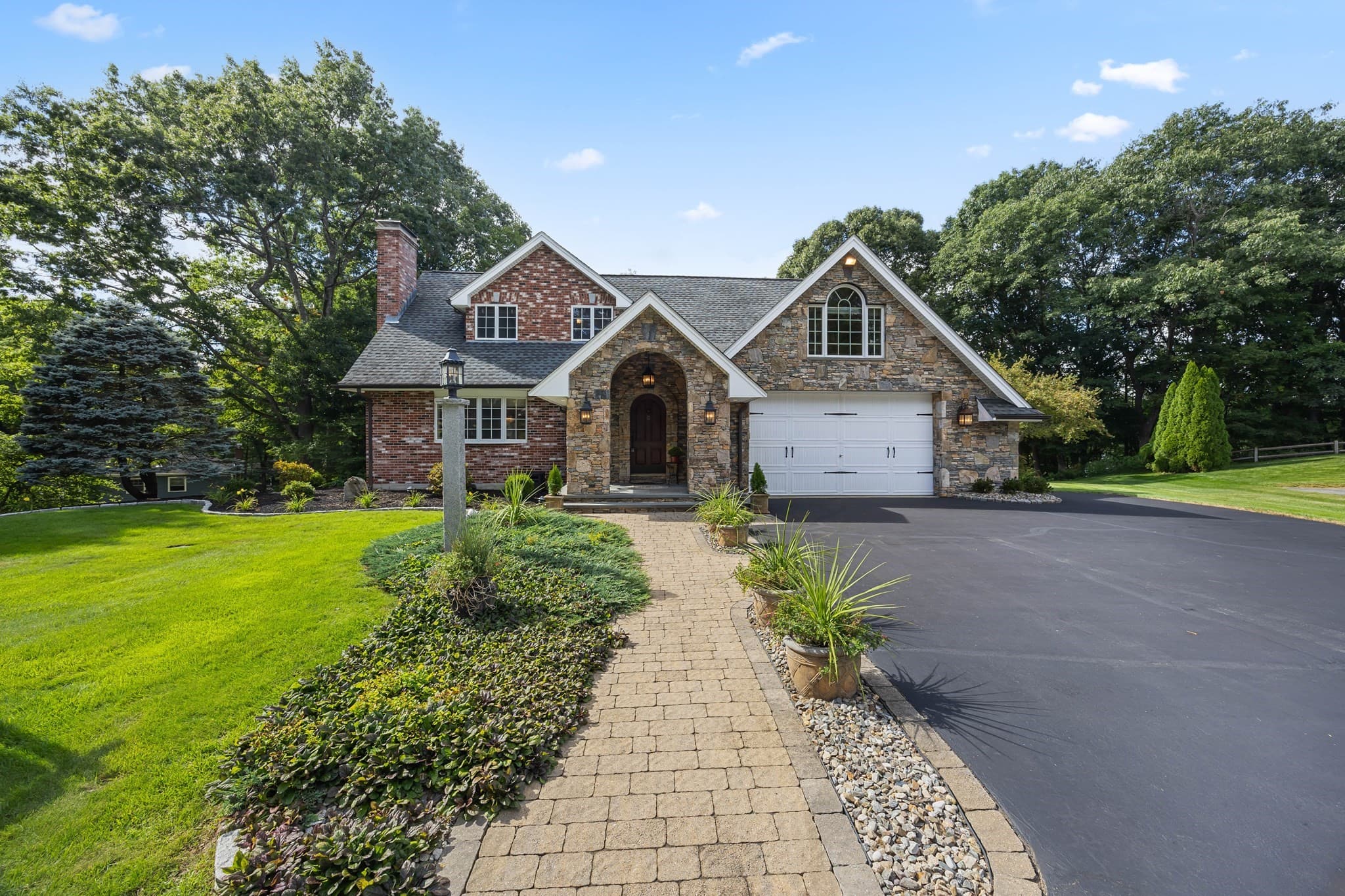 9 Cranbrook Rd, Shrewsbury MA 01545