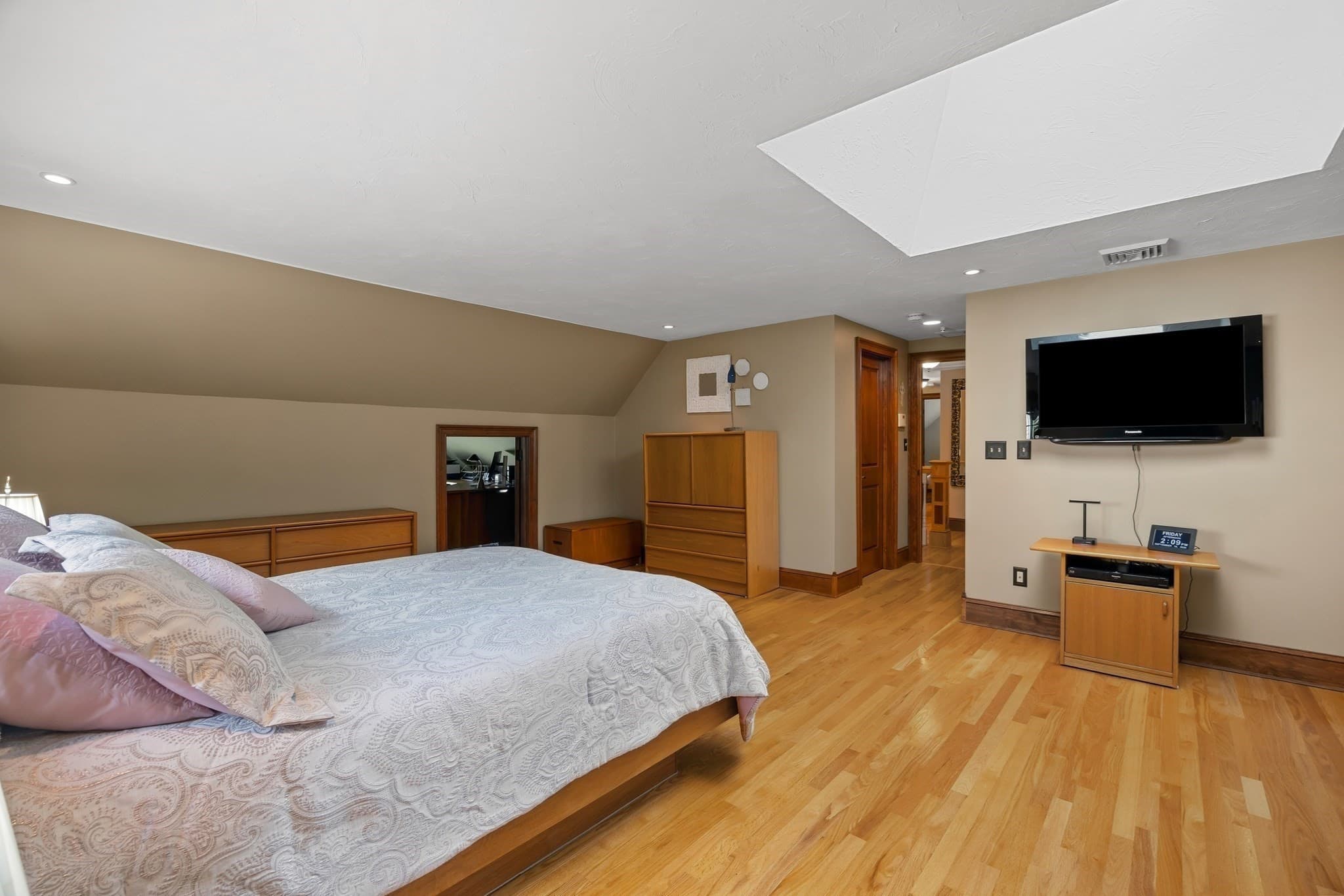 Single Family Residence at 9 Cranbrook Rd, Shrewsbury MA 01545, Shrewsbury, photo 19 of 42