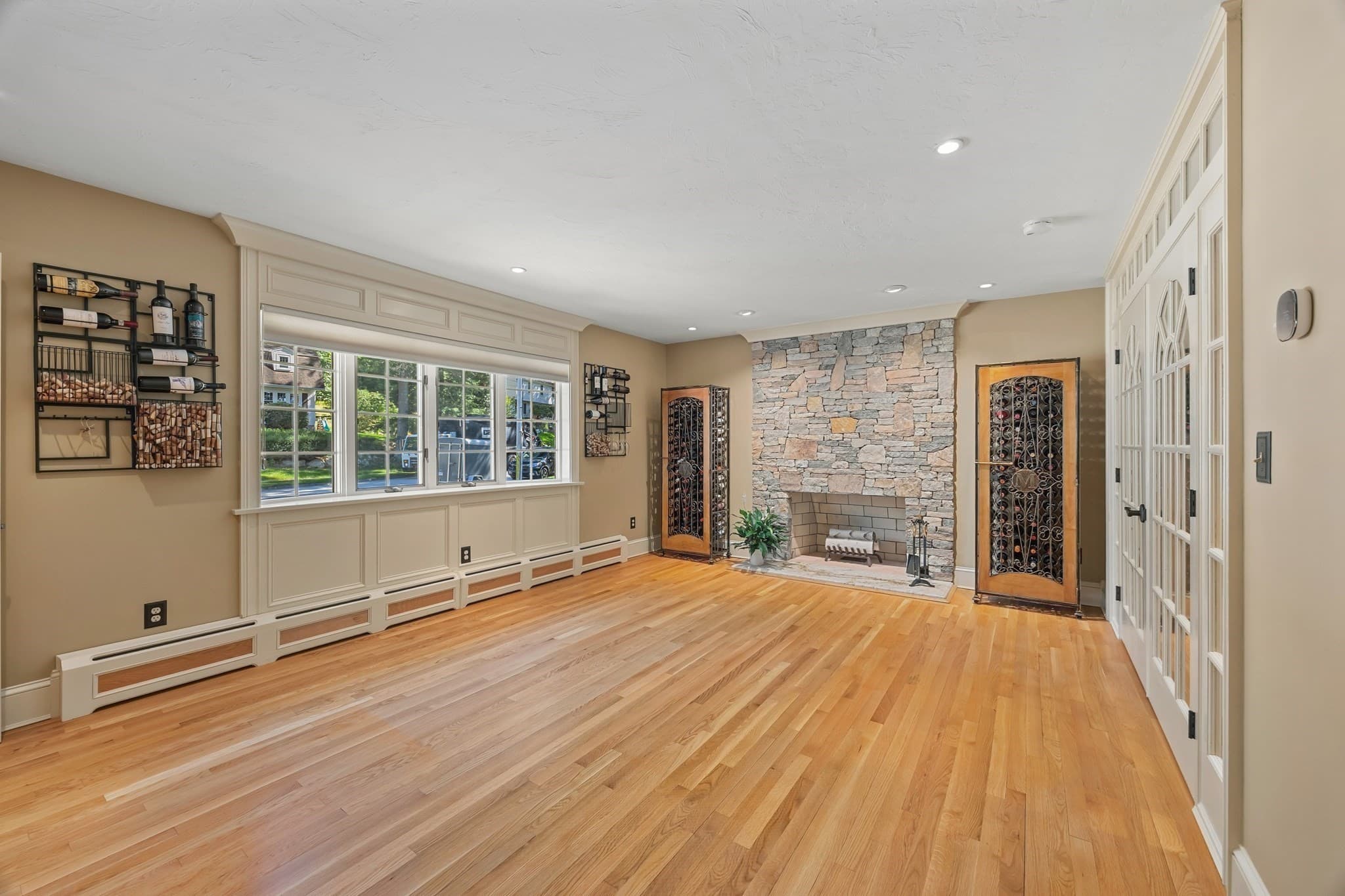 Single Family Residence at 9 Cranbrook Rd, Shrewsbury MA 01545, Shrewsbury, photo 4 of 42
