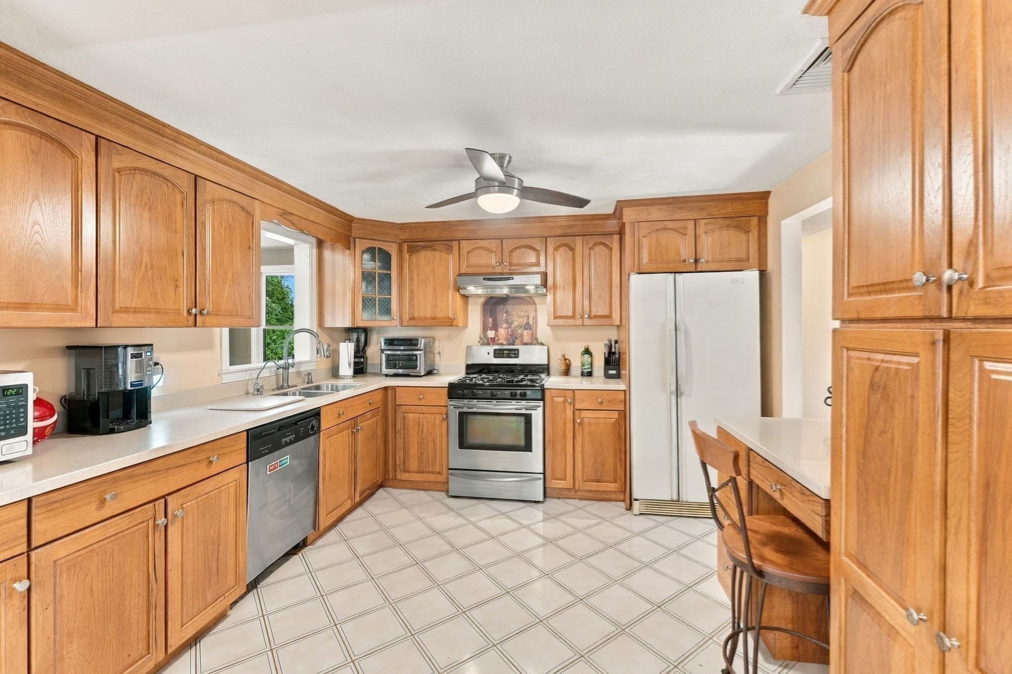 Single Family Residence at 1 Lisa Drive, Woburn MA 01801, Woburn, photo 10 of 33